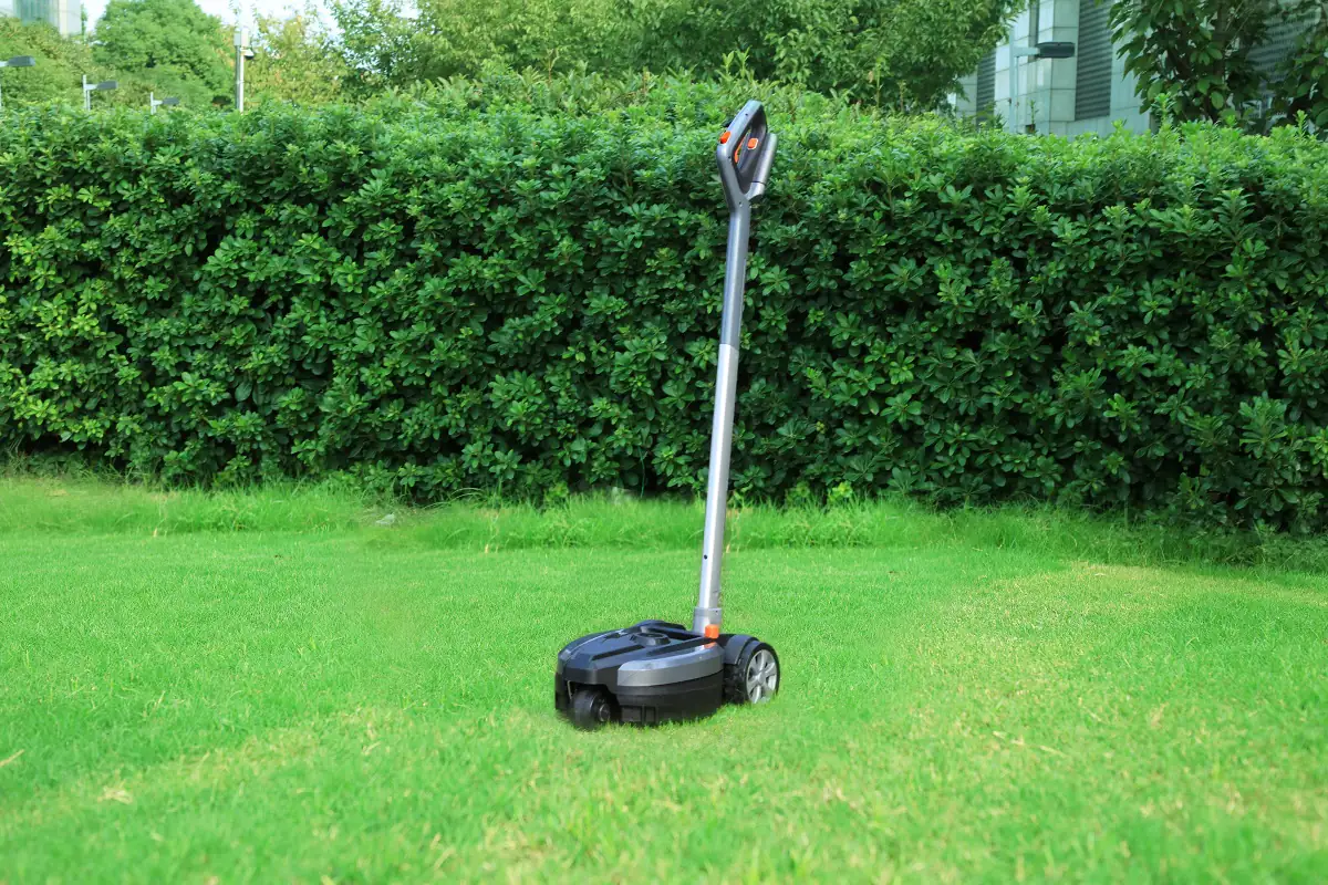 Yard Force Akku Einhandmäher iFlex 12 V / 4 Ah + 4 Ah Akku Yard Force Akku Einhandmäher iFlex 12 V / 4 Ah + 4 Ah Akku