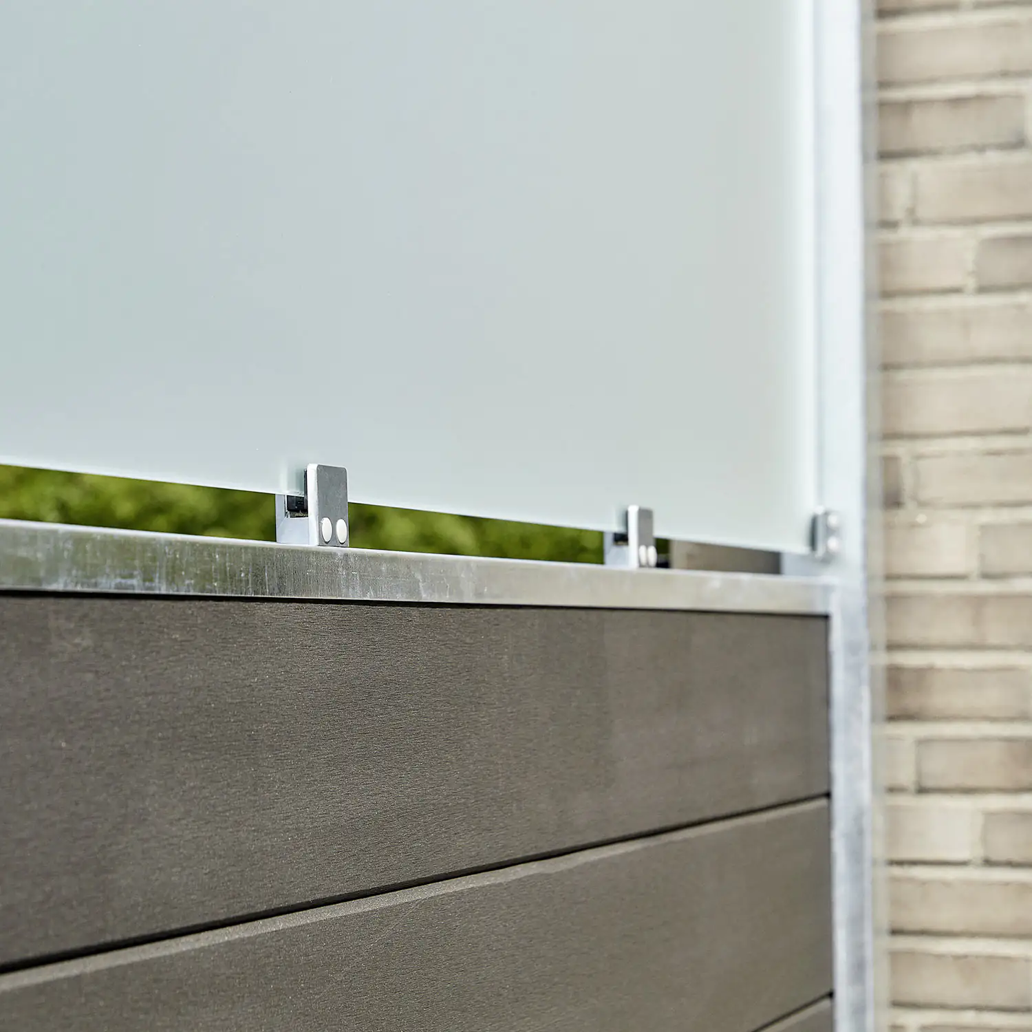 Plus WPC Zaun Futura mit Glas 180 x 145 cm Schiefergrau Plus WPC Zaun Futura mit Glas 180 x 145 cm Schiefergrau