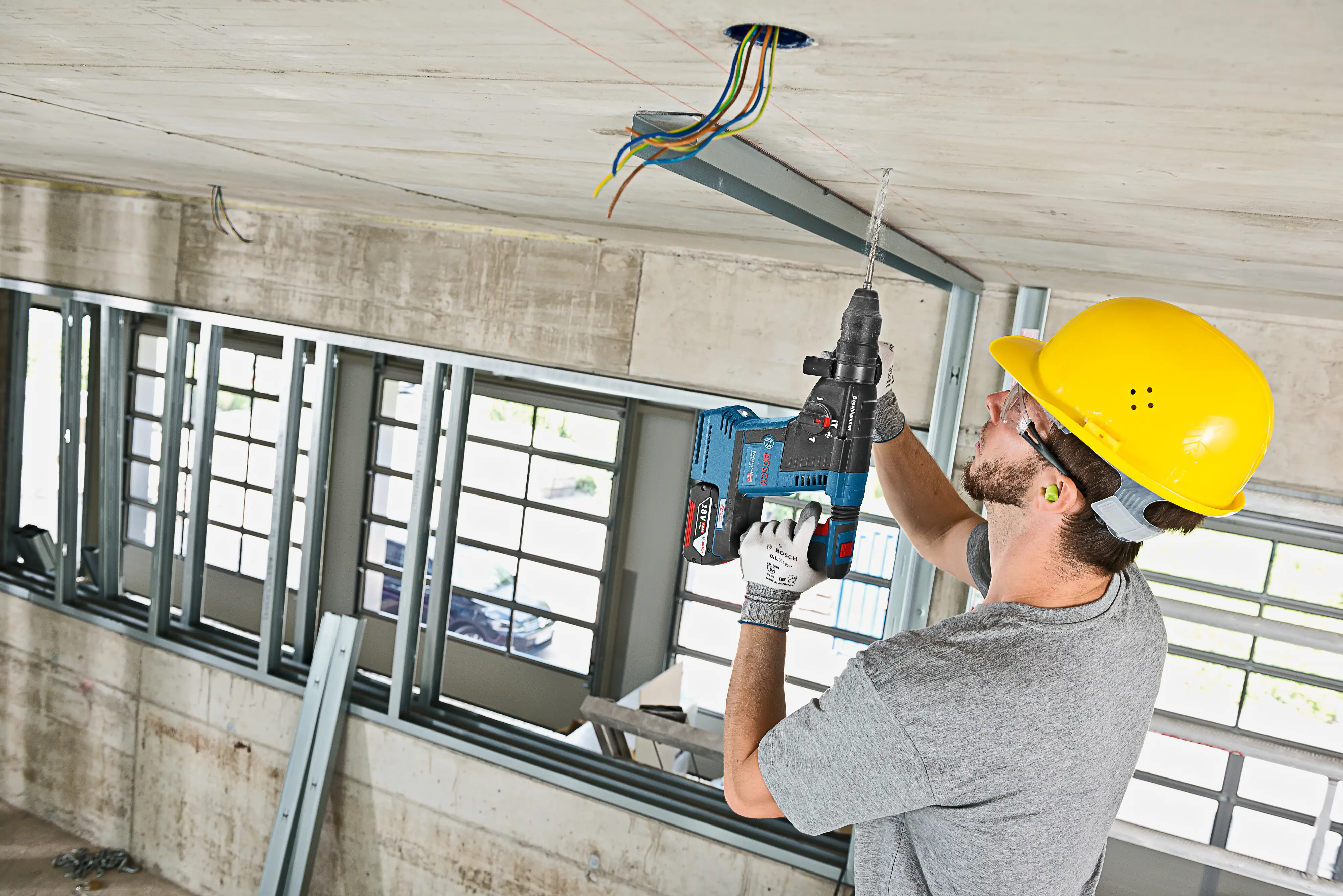 Bosch Professional Akku-Bohrhammer GBH 18V-26F Solo