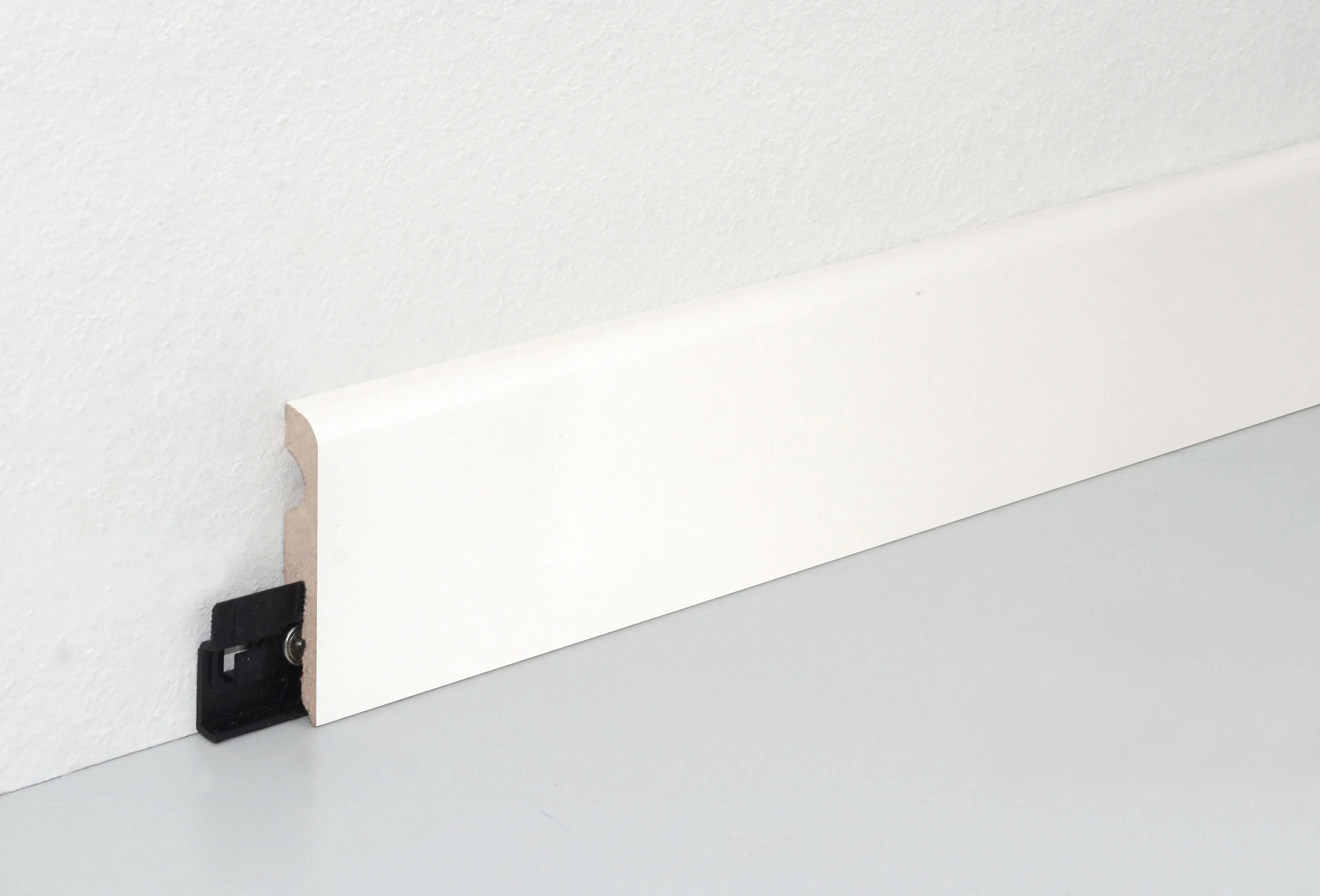 Neuhofer Fußleiste 240 cm x 58 x 10 mm weiß foliert