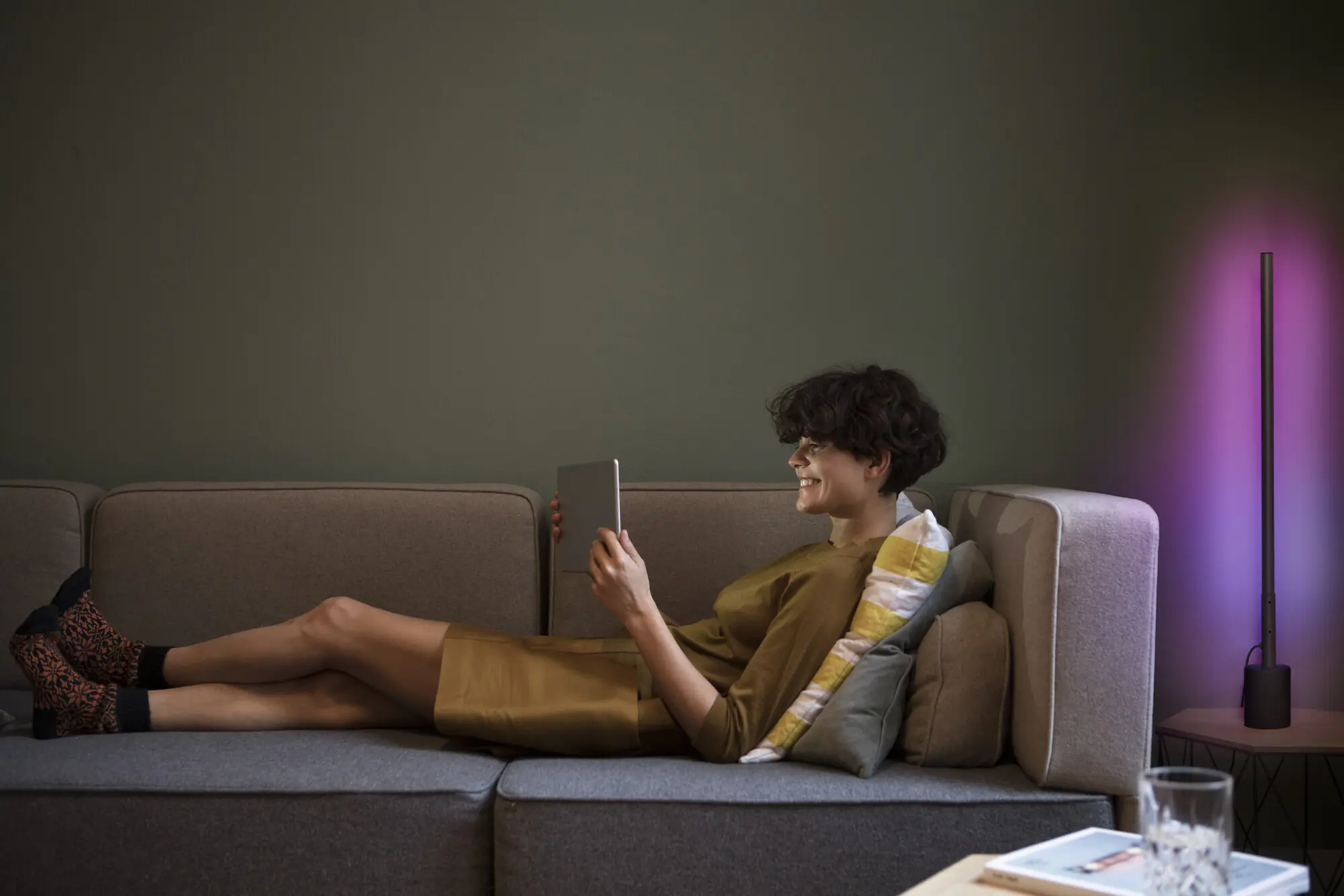 Ledvance Smart+ LED Stehleuchte Corner Slim schwarz 80 x 8 cm 8 W RGBW Ledvance Smart+ LED Stehleuchte Corner Slim schwarz 80 x 8 cm 8 W RGBW