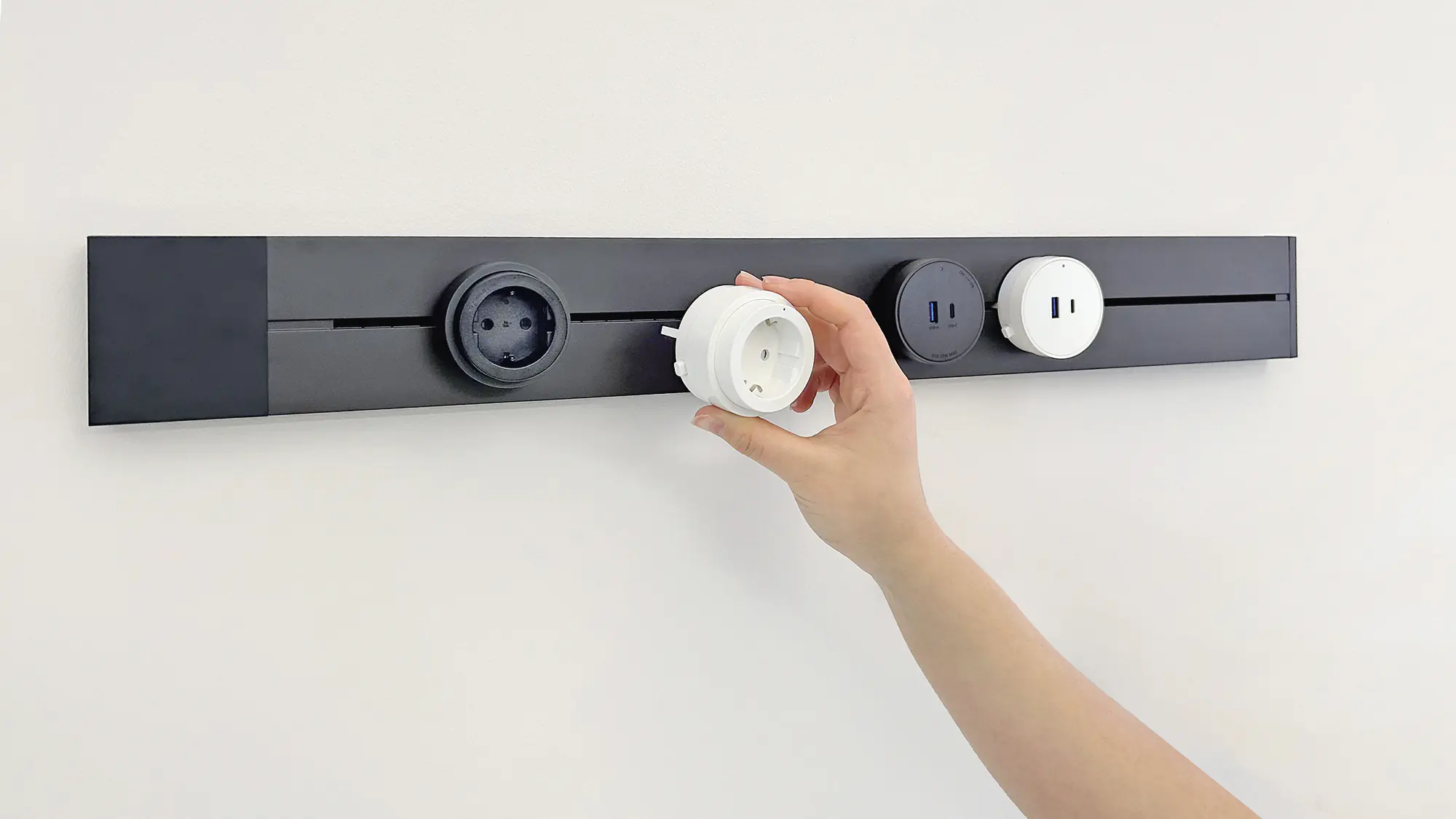 Schwaiger Steckdosenadapter für modulare Stromschiene max. 3680W weiß