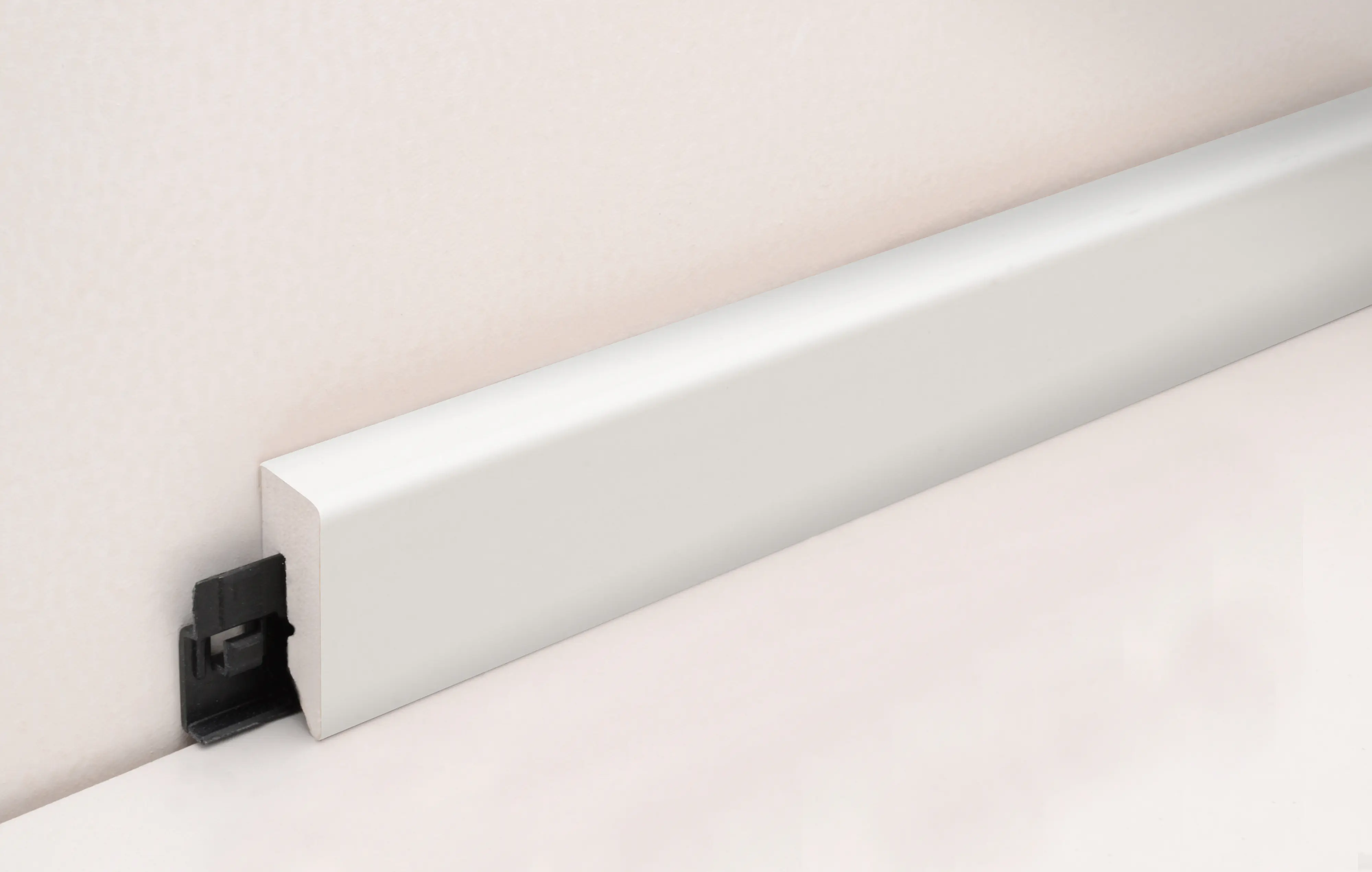 FN Neuhofer Fußleiste 240 cm 38,5 x 15 mm weiß foliert