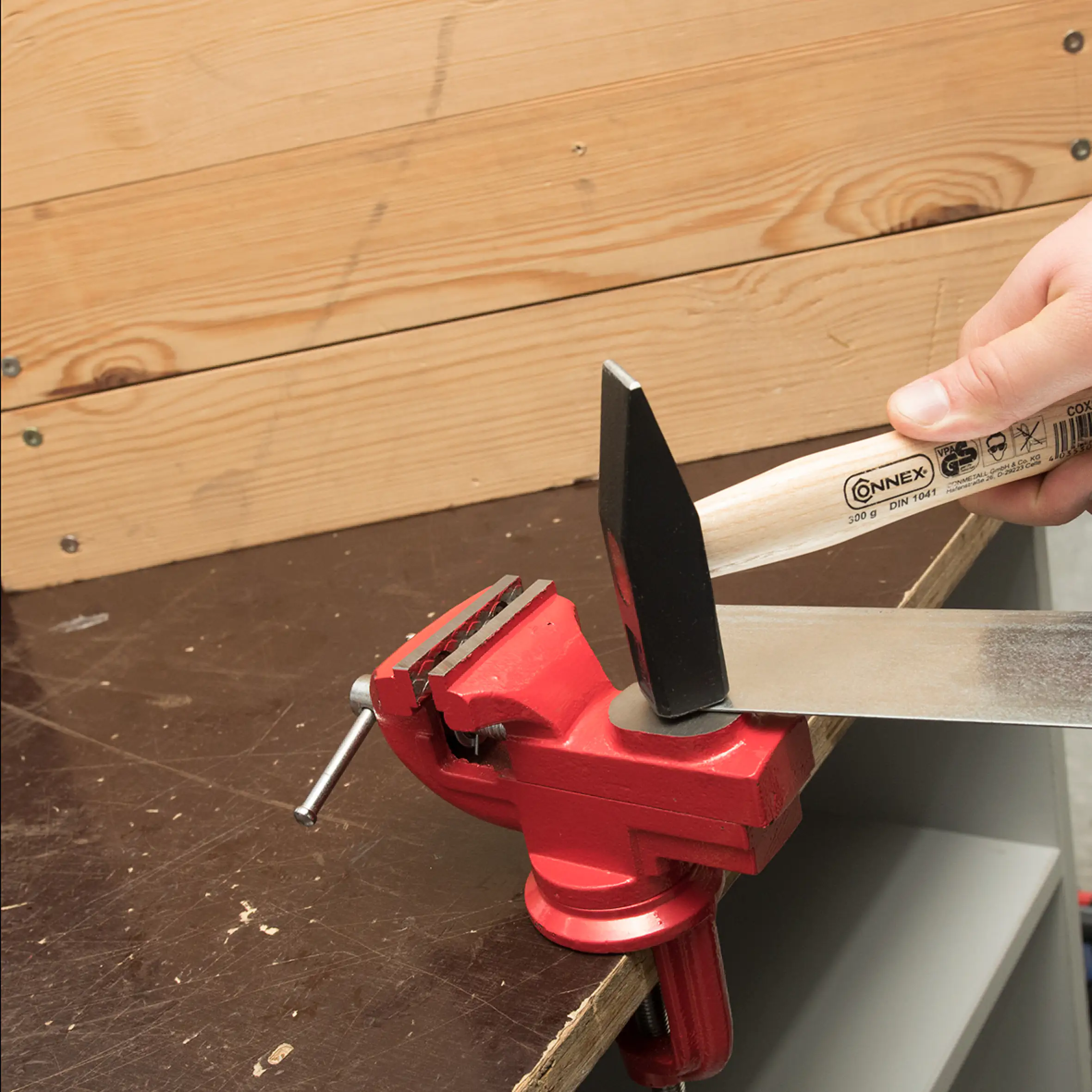 Bastler-Schraubstock 60 mm drehbar Bastler-Schraubstock 60 mm drehbar