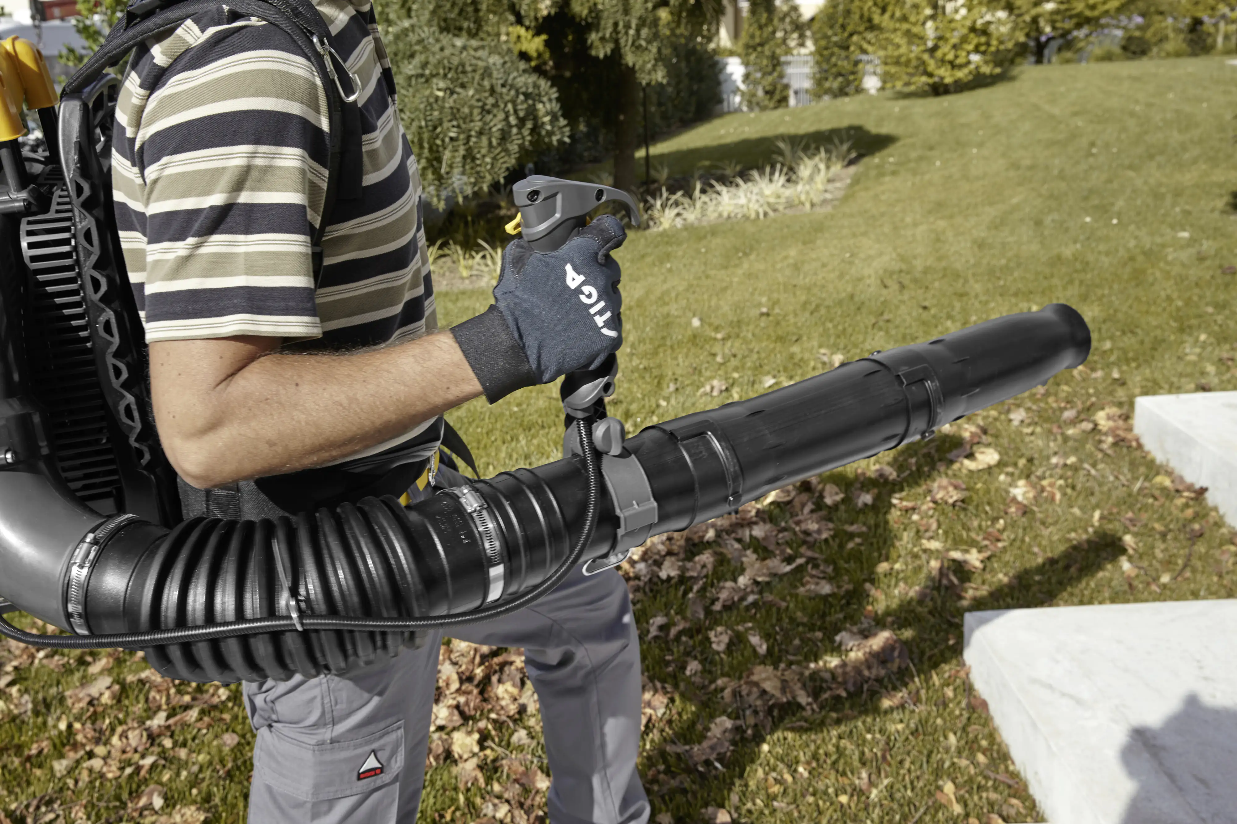 Stiga Benzin Laubbläser BL 980 R 3,1 kW, 25 m³/min. Stiga Benzin Laubbläser BL 980 R 3,1 kW, 25 m³/min.