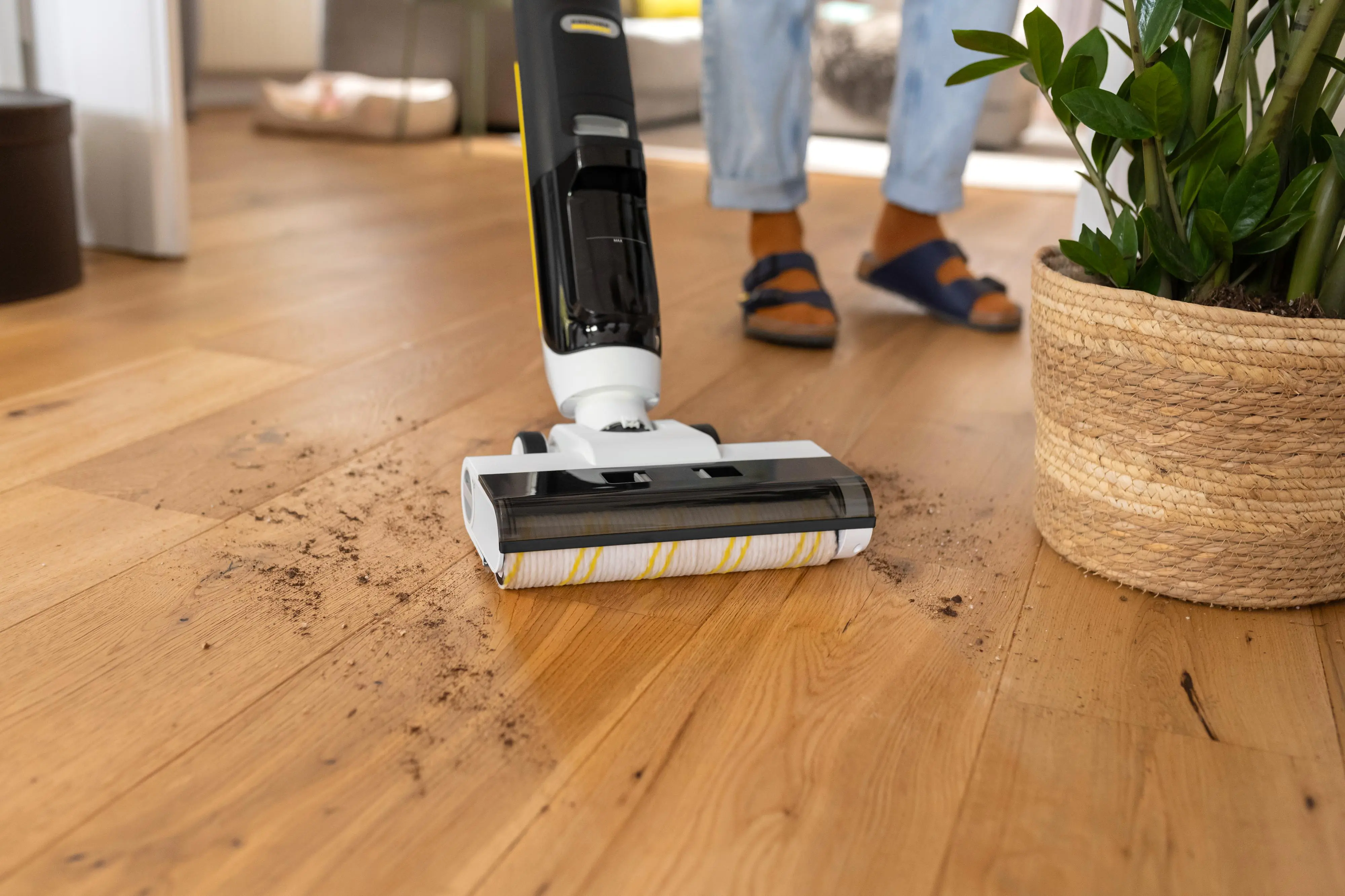 Kärcher Saugwischer FCV 3 mit Xtra!Clean 3in1 Saugen, Wischen, Trocknen Kärcher Saugwischer FCV 3 mit Xtra!Clean 3in1 Saugen, Wischen, Trocknen