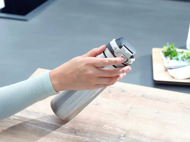 Leifheit Thermobecher Flip 600 ml silber