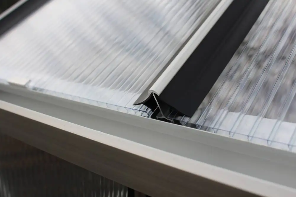 Vitavia Windsicherung zu 2500 3000 3800 4400 4 mm Hohlkammerplatten Vitavia Windsicherung zu 2500 3000 3800 4400 4 mm Hohlkammerplatten