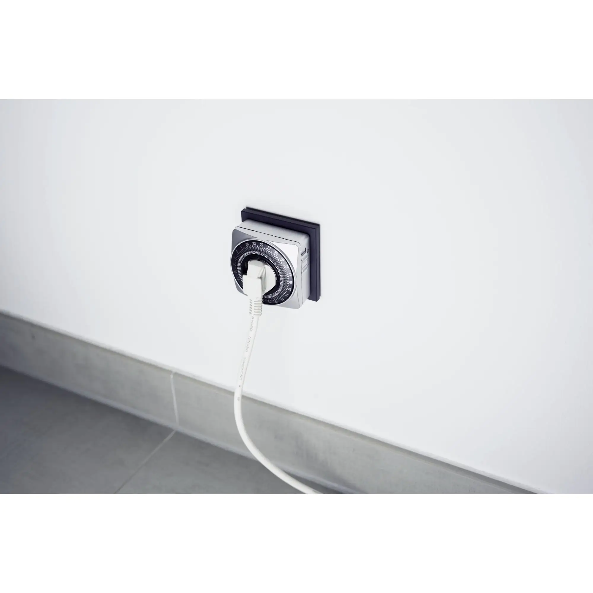 Zeitschaltuhr kompakt 3.600W mechanisch, silber, IP20 Zeitschaltuhr kompakt 3.600W mechanisch, silber, IP20