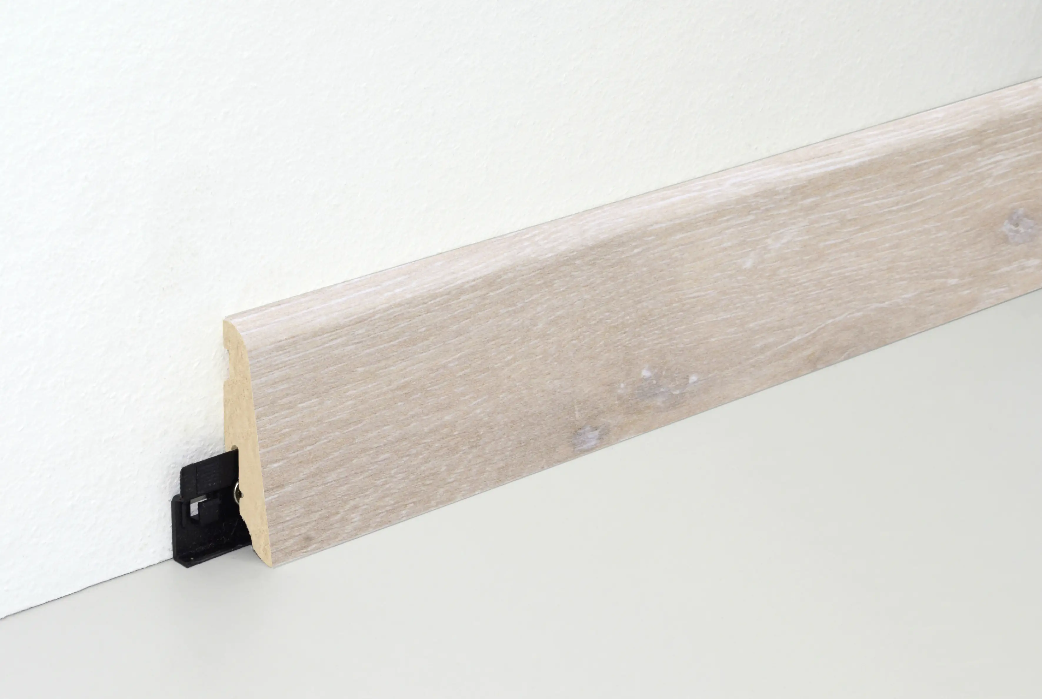 9010115223899_2450303 Neuhofer Fußleiste 240 cm 58 x 19 mm Caucasus