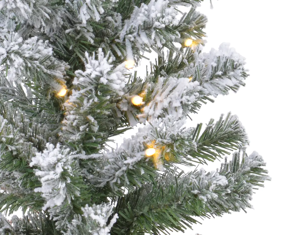 Kaemingk Tannenbaum künstlich beleuchtet beschneit 50 Lichter warmweiß
