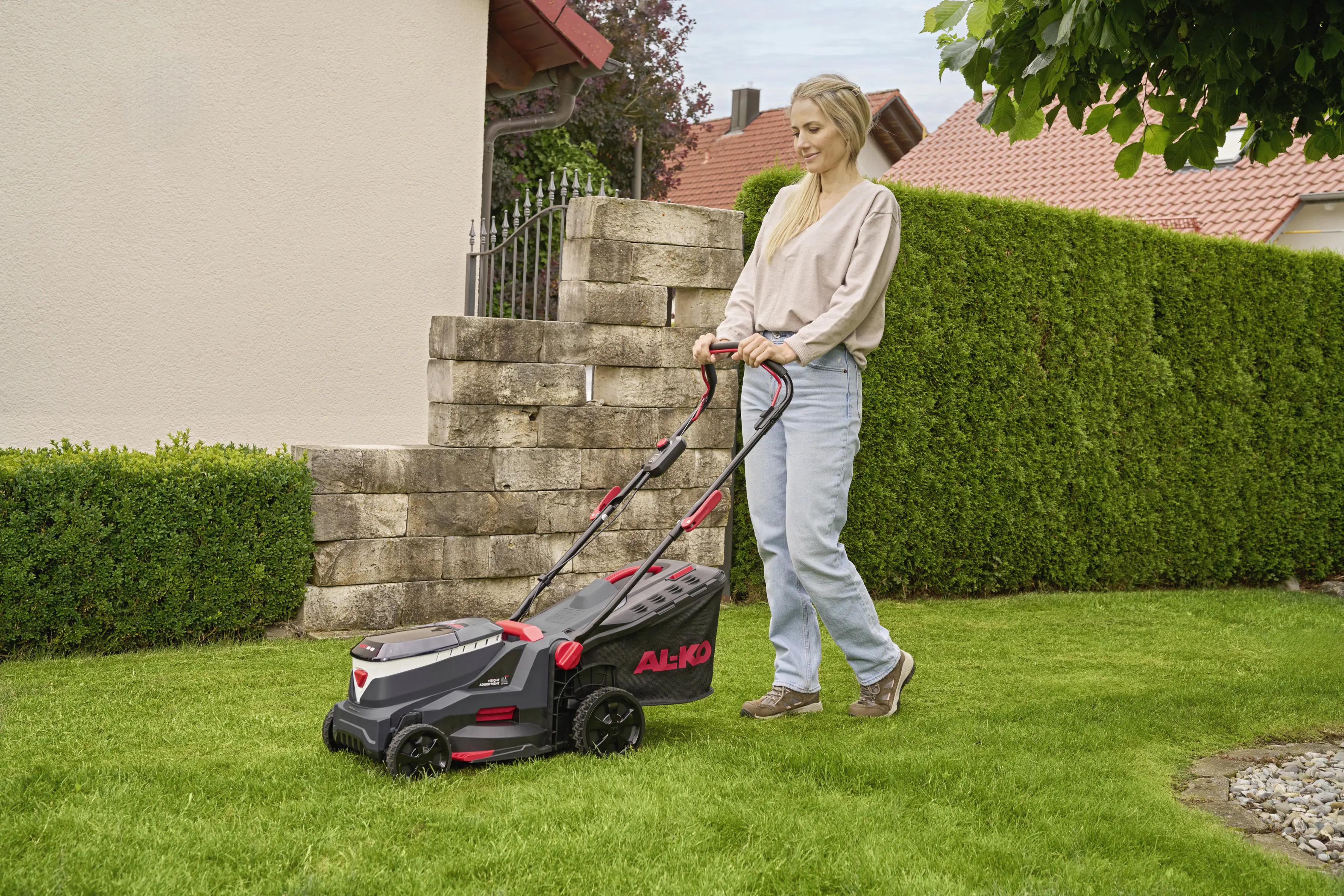  AL-KO Akku-Rasenmäher 34.6 Li Comfort 18 V 34 cm Schnittbreite inkl. 2 Akkus und Doppel-Ladegerät