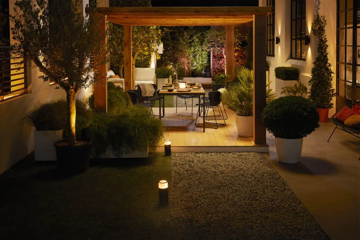 Philips Hue LED Sockelleuchte White & Color Ambiance Calla Erweiterung