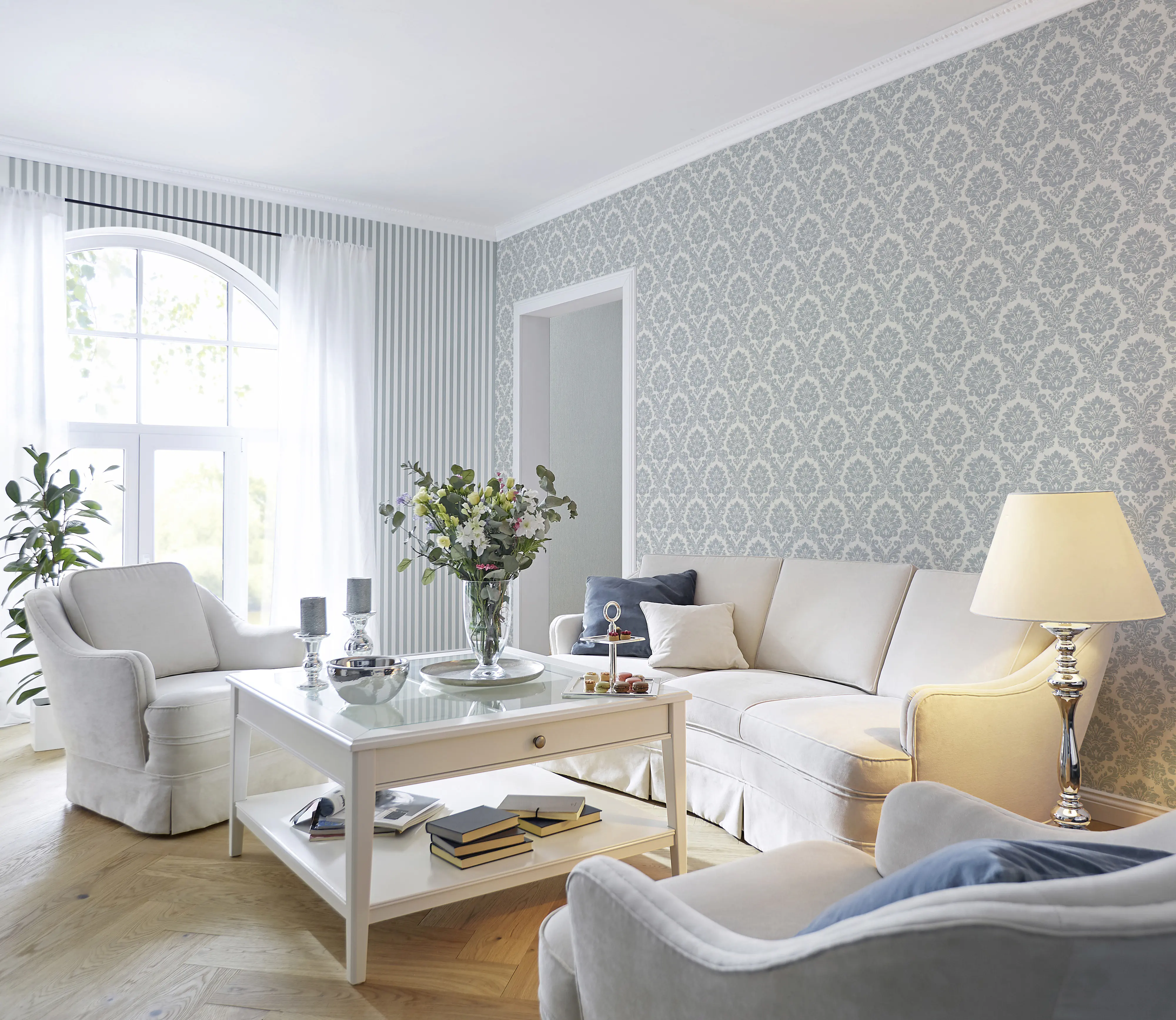 Rasch Vliestapete 570533 Trianon XIII ornament weiß-blau, 10,05 x 0,53 m