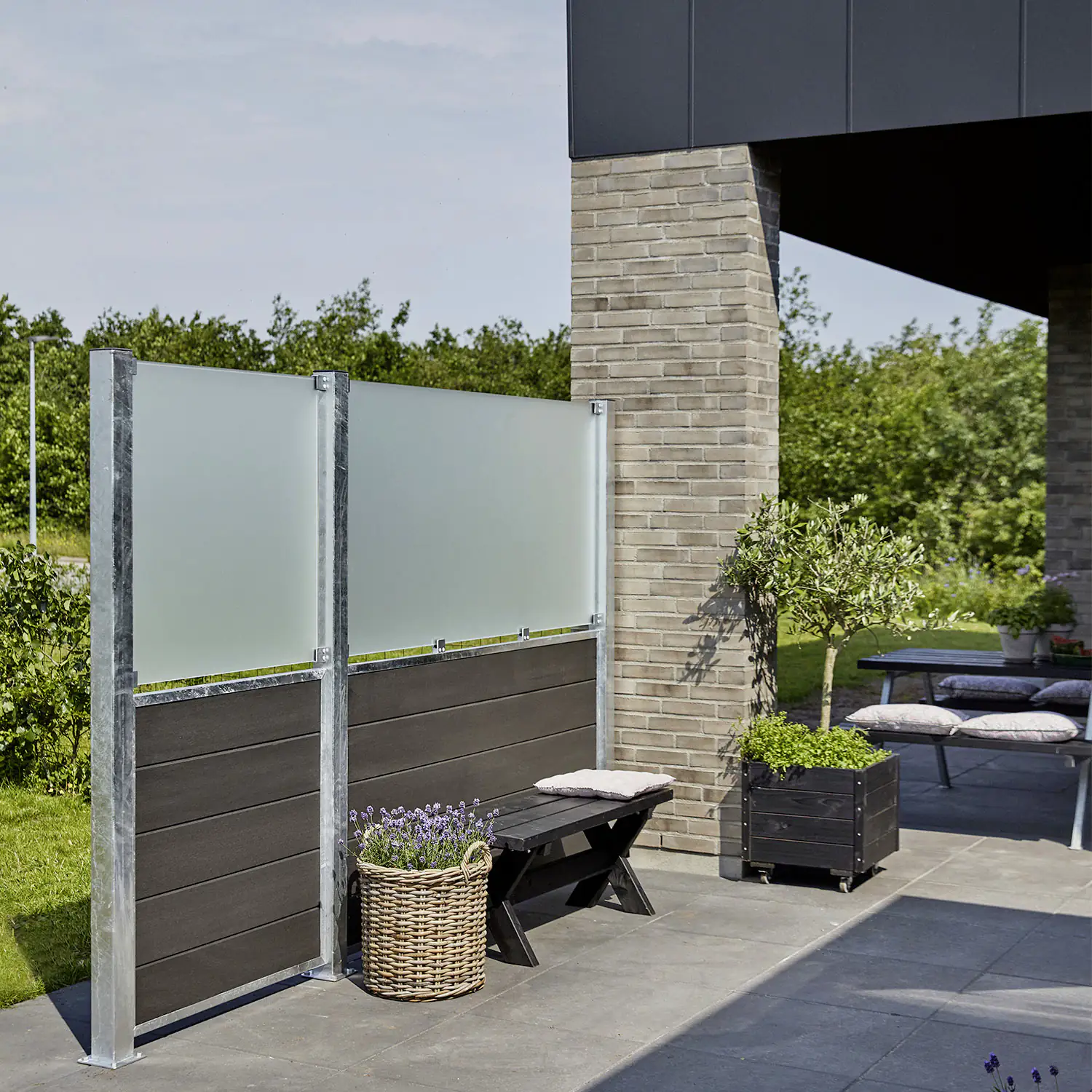 Plus WPC Zaun Futura mit Glas 180 x 145 cm Schiefergrau Plus WPC Zaun Futura mit Glas 180 x 145 cm Schiefergrau