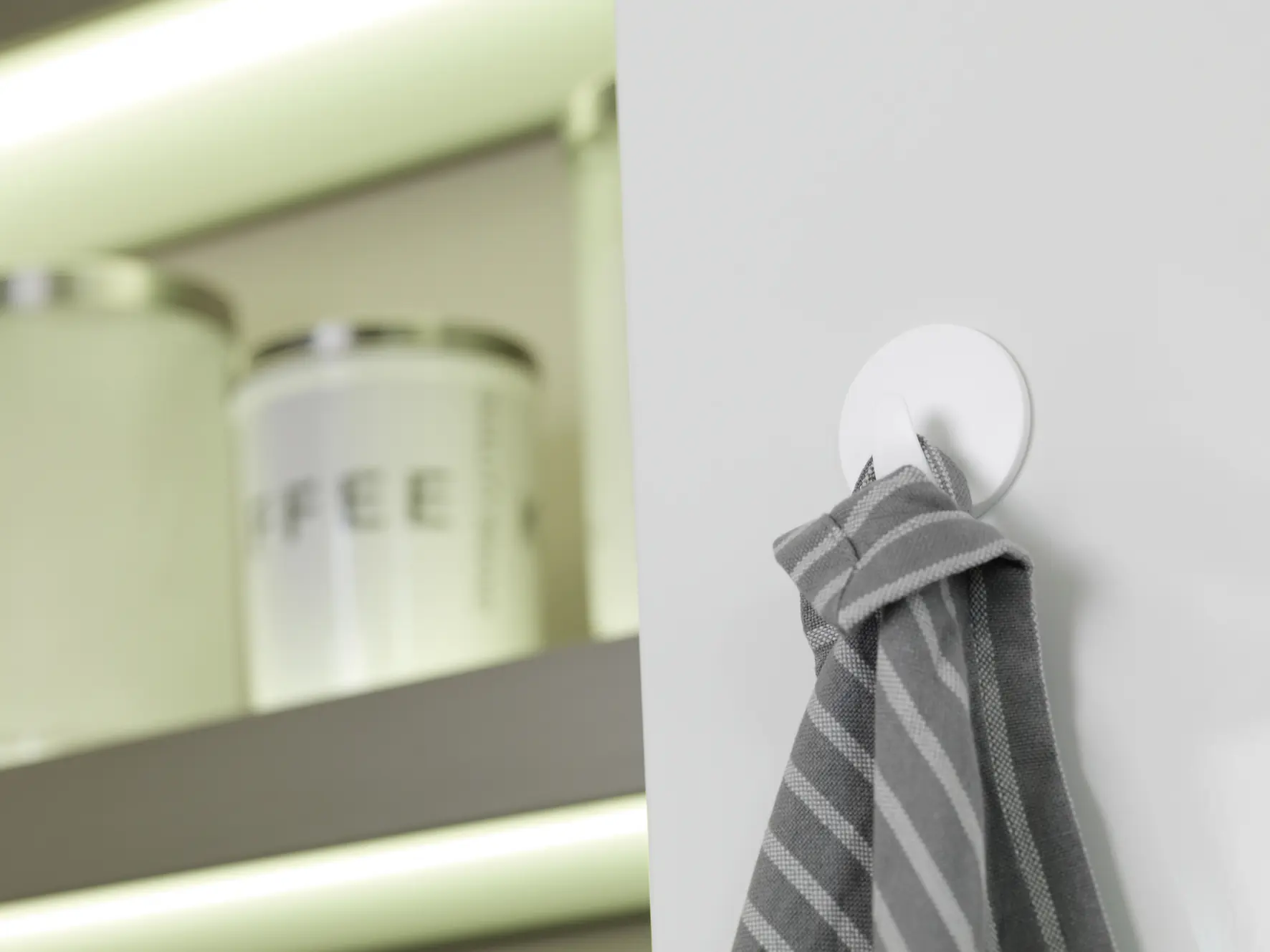 tesa Haken Powerstrip Small Kunststoff, weiß, 3er-Set, rund tesa Haken Powerstrip Small Kunststoff, weiß, 3er-Set, rund