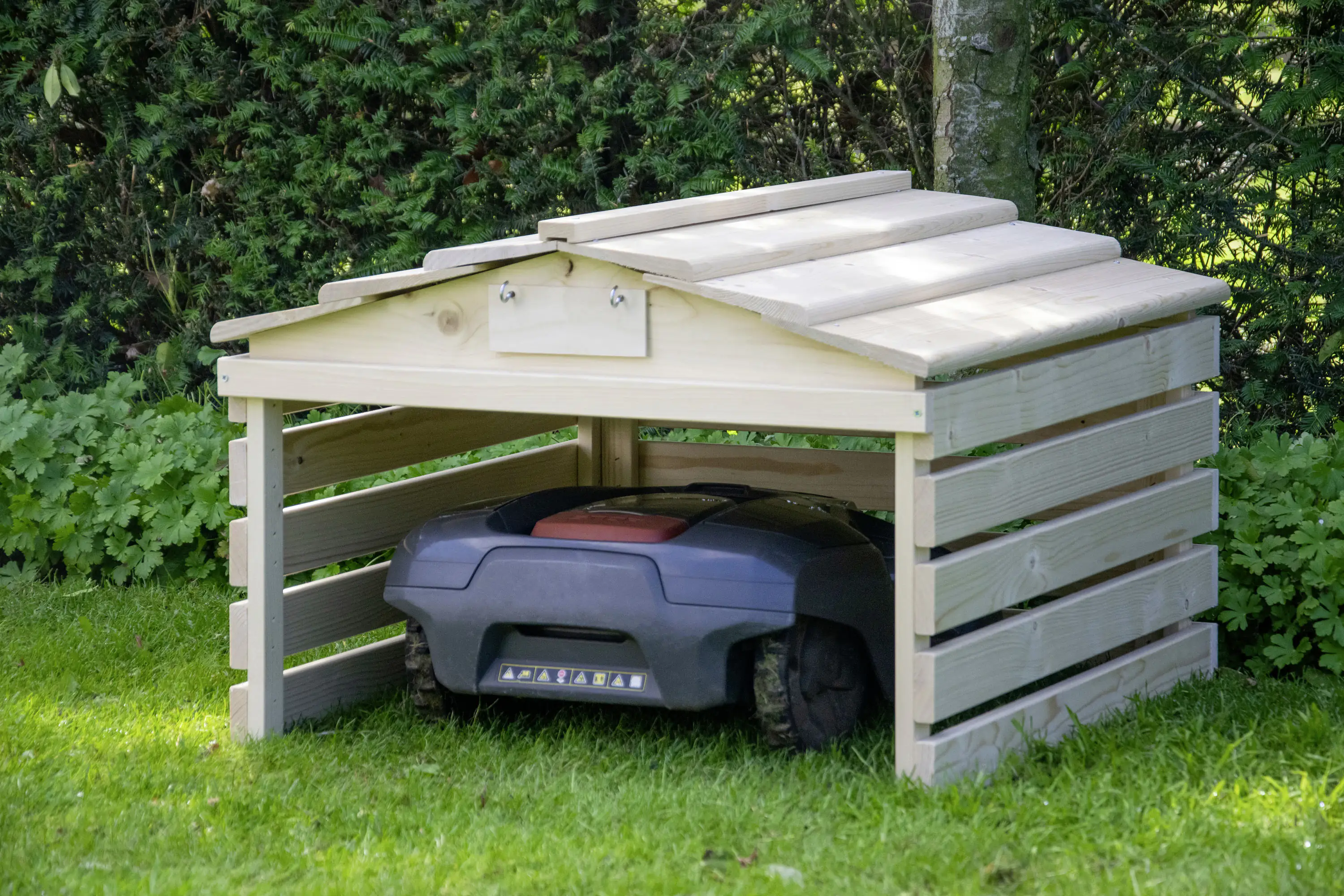 4055894561942_3169788 Dobar Mähroboter-Garage mit Schild natur 78,5 x 74 x 52,5 cm