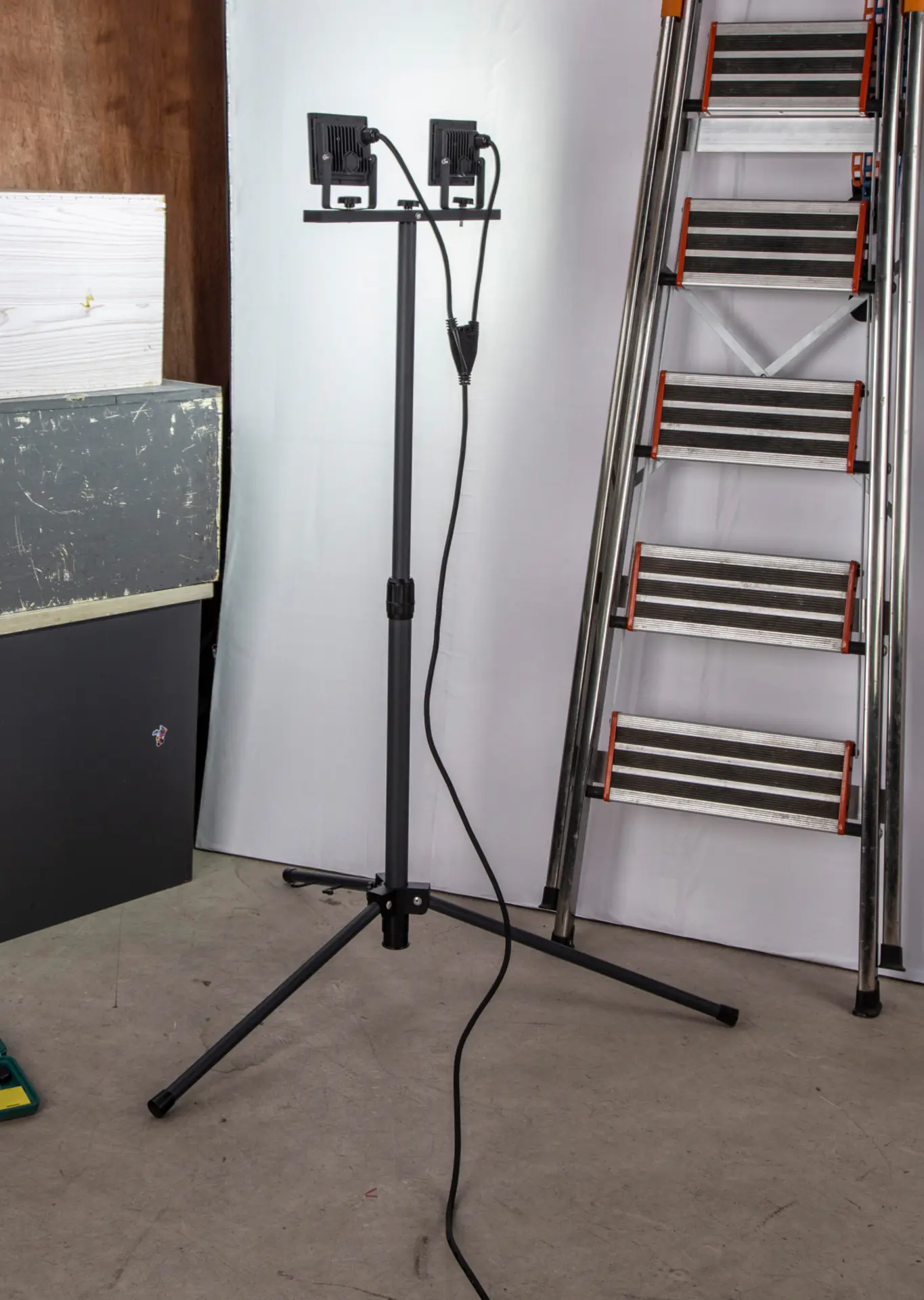 UniTec LED Strahler mit Stativ 2 x 14 W 1700 lm anthrazit