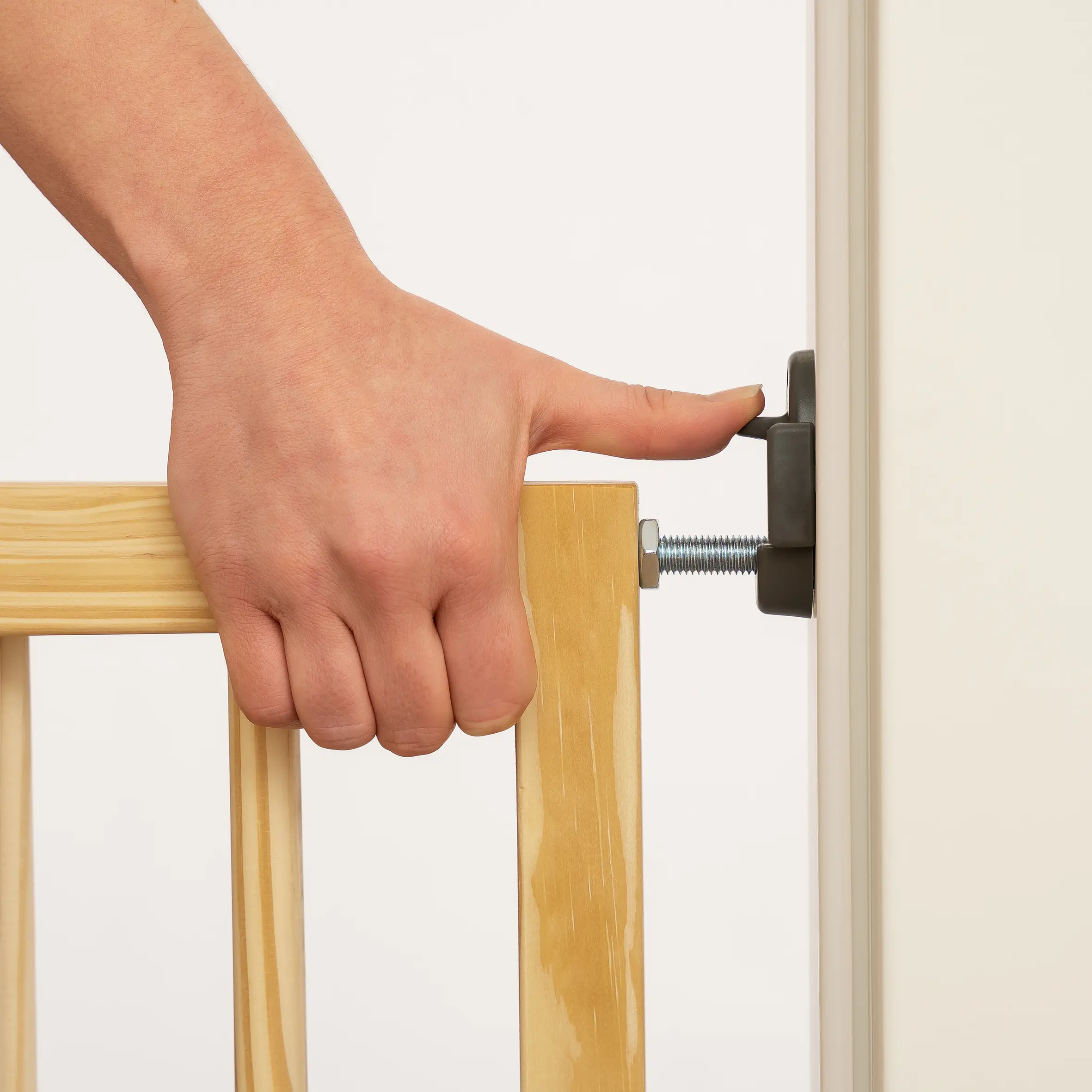 reer Treppenschutzgitter Basic zum schrauben Holz 65,5 - 106 cm