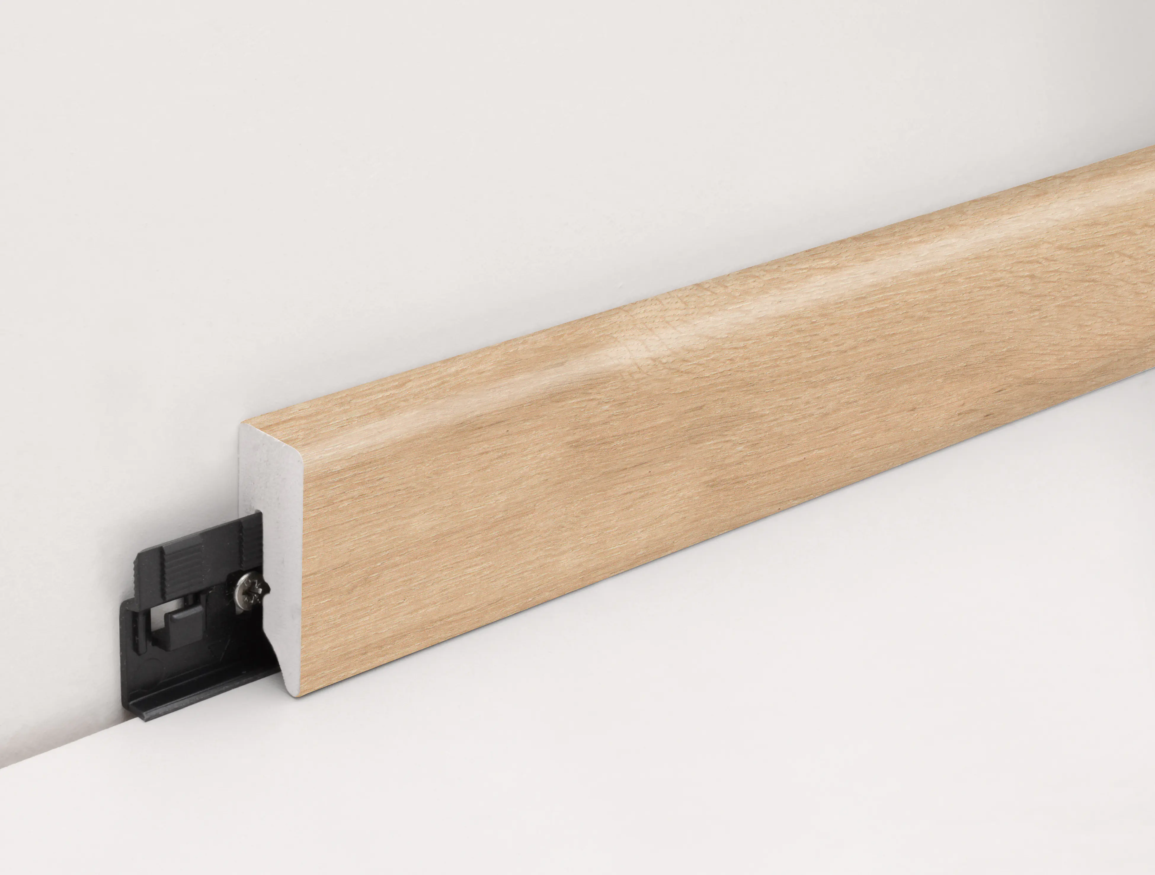 FN Neuhofer Fußleiste 240 cm 38,5 x 15 mm Eiche burnell foliert