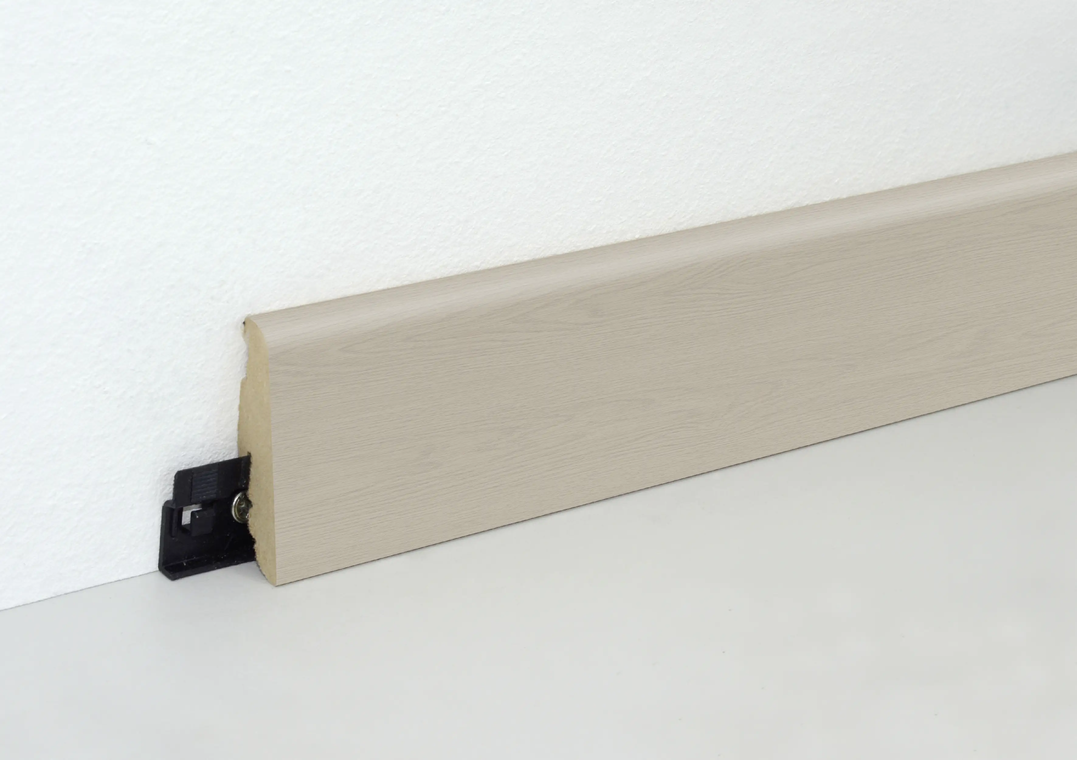 9003719198786_2449691 Neuhofer Fußleiste 240 cm 58 x 19 mm Eiche elegance