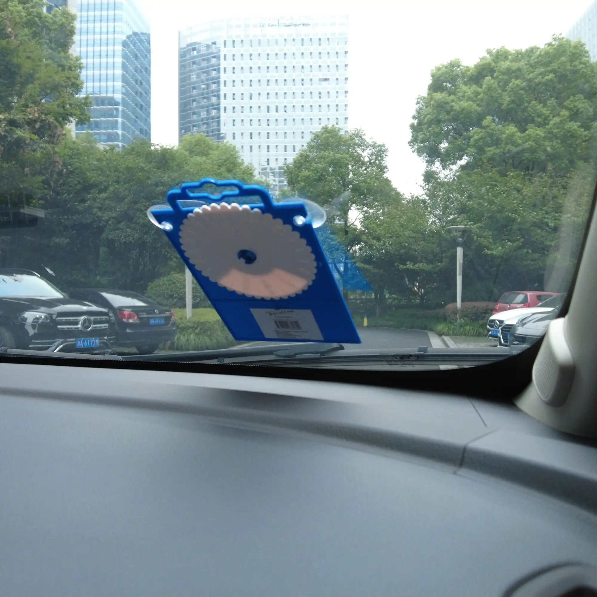 TrendLine Parkscheibe mit 2 Saugnäpfen