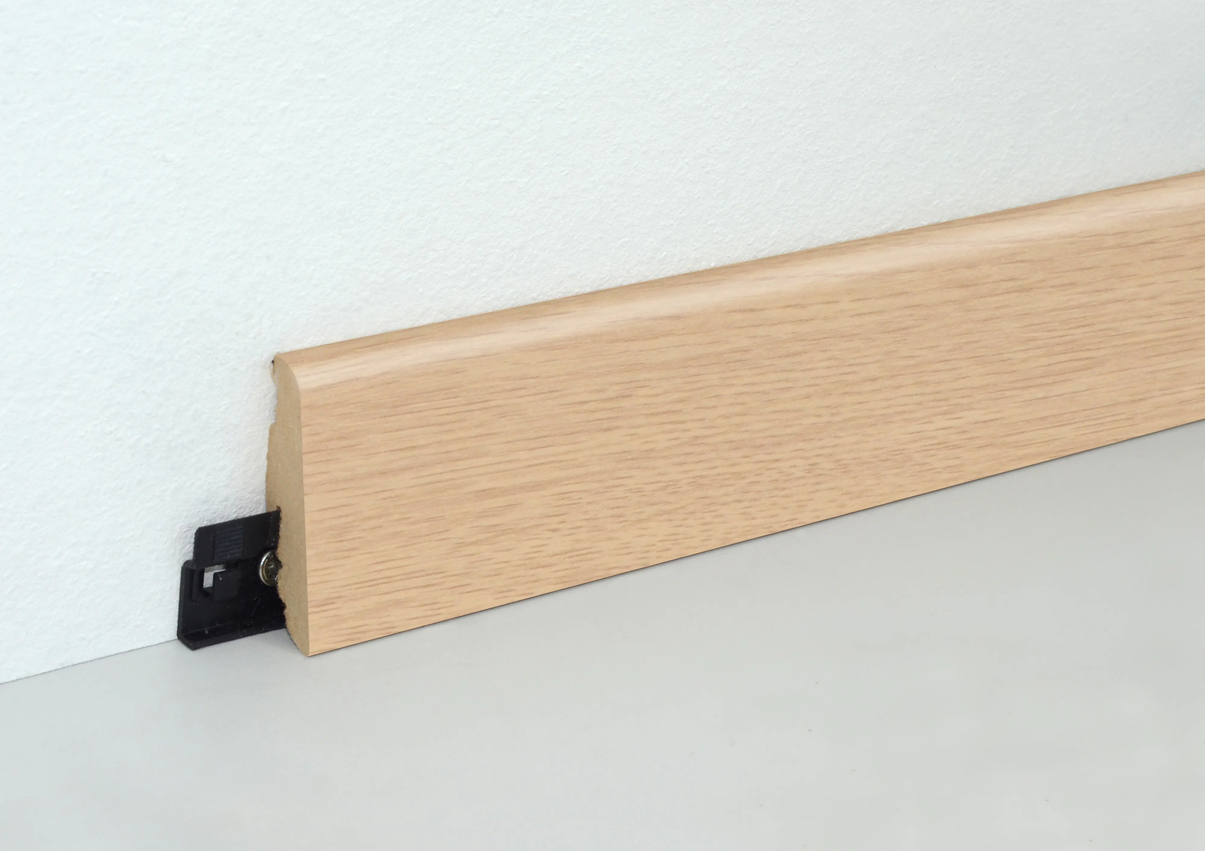 Neuhofer Fußleiste 240 cm x 58 x 19 mm eiche