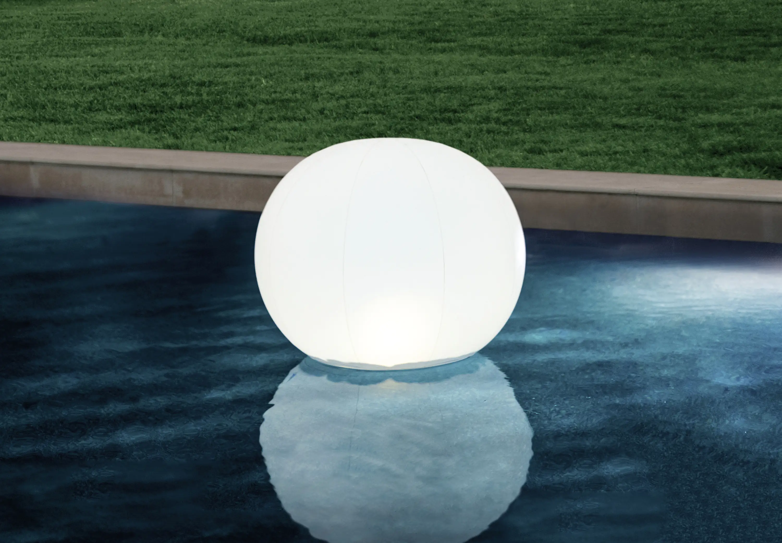 Intex LED Schwimmleuchte Globus Ø 89 x 79 cm ( L x B ) Intex LED Schwimmleuchte Globus Ø 89 x 79 cm ( L x B )