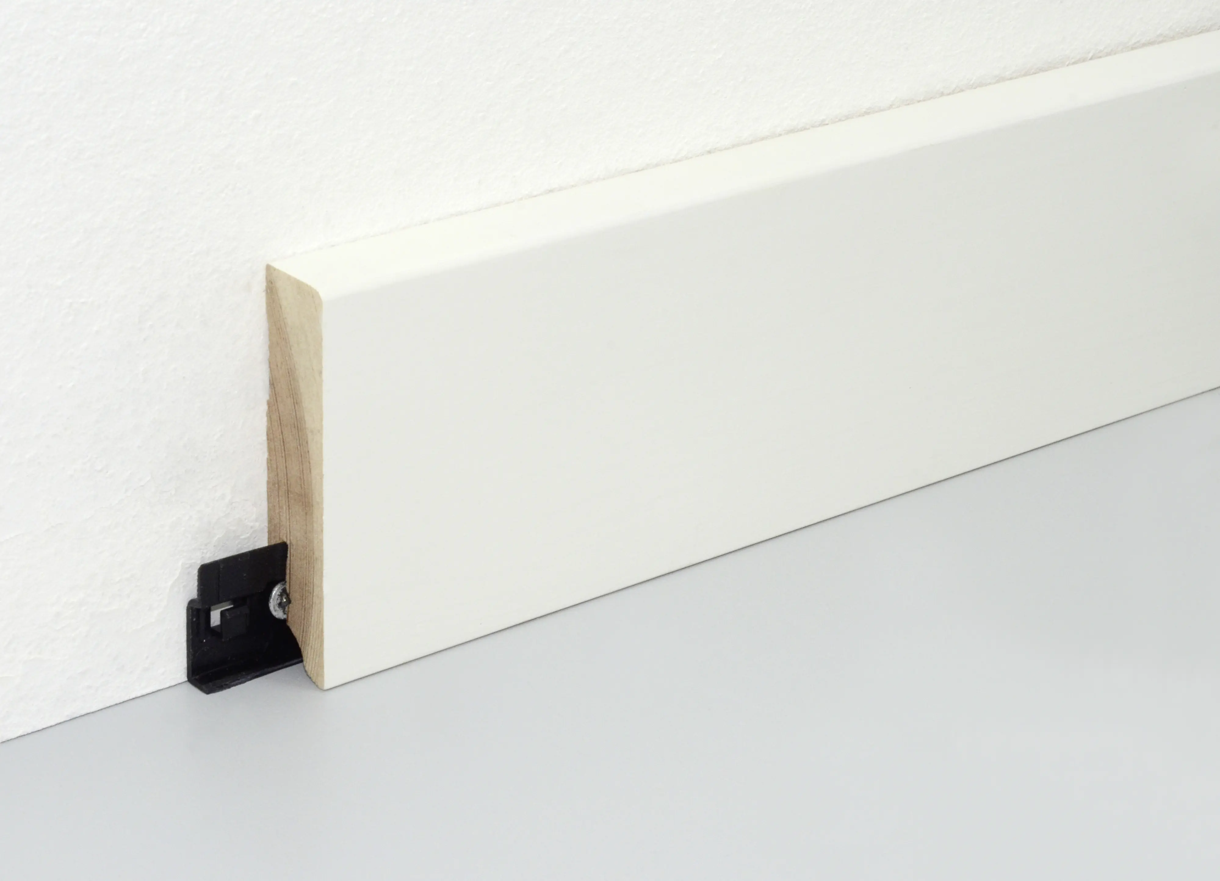 FN Neuhofer Sockelleiste eckig RAL9010 240 cm 80 x 18 mm Fichte/Kiefer weiß