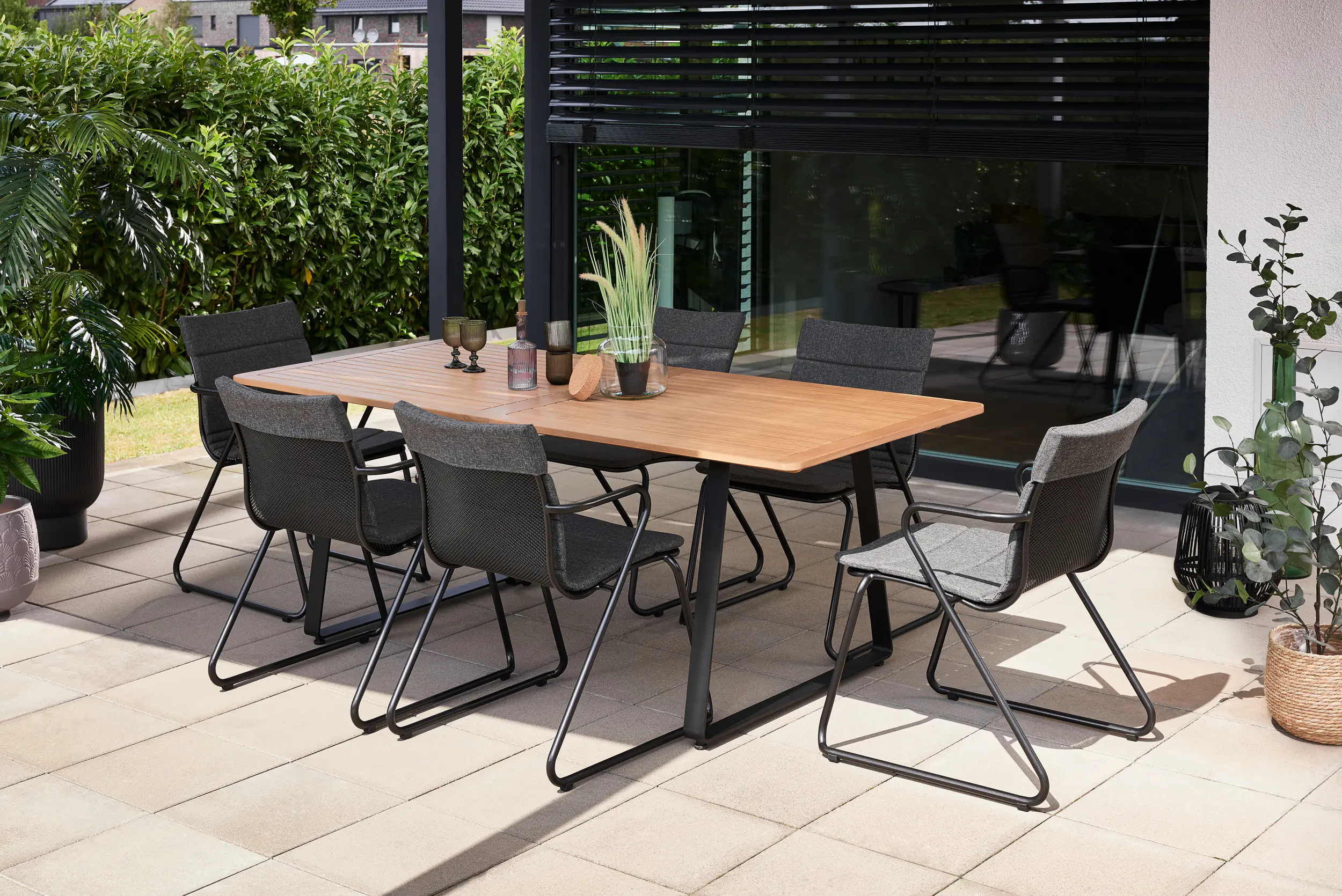 Primaster Stapelstuhl Parma Stahl inkl. Sitzkissen