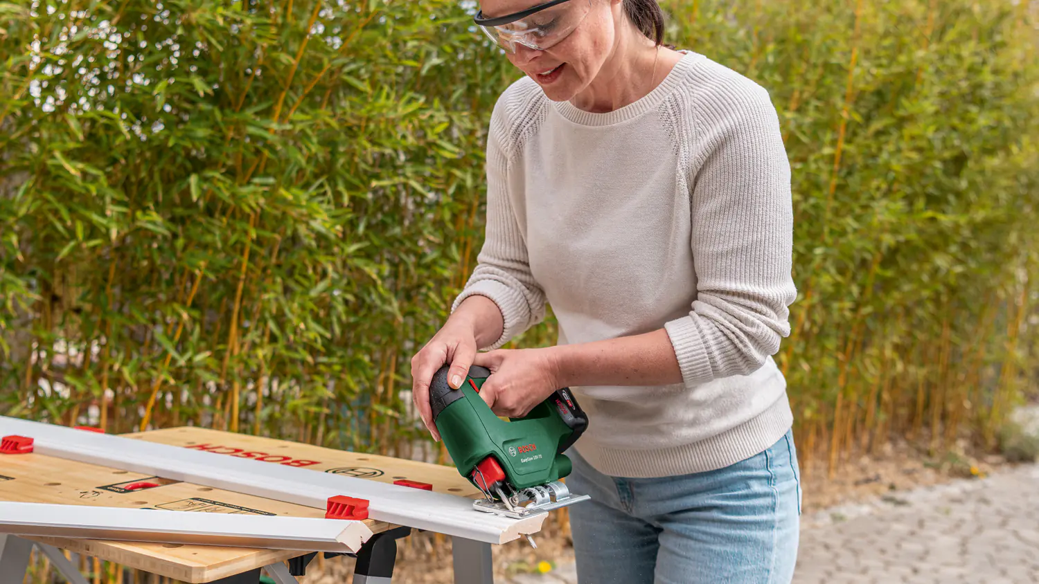Bosch Akku-Stichsäge EasySaw 18V-70 2-Ah-Akku & Ladegerät Bosch Akku-Stichsäge EasySaw 18V-70 2-Ah-Akku & Ladegerät