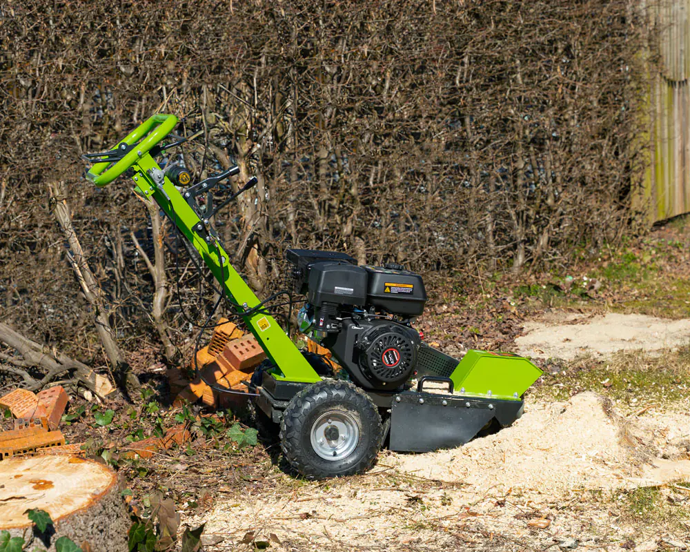 Zipper Baumstumpffräse ZI-BSF1500, Fräshöhe 600 mm, max. Neigung 15° Zipper Baumstumpffräse ZI-BSF1500, Fräshöhe 600 mm, max. Neigung 15°