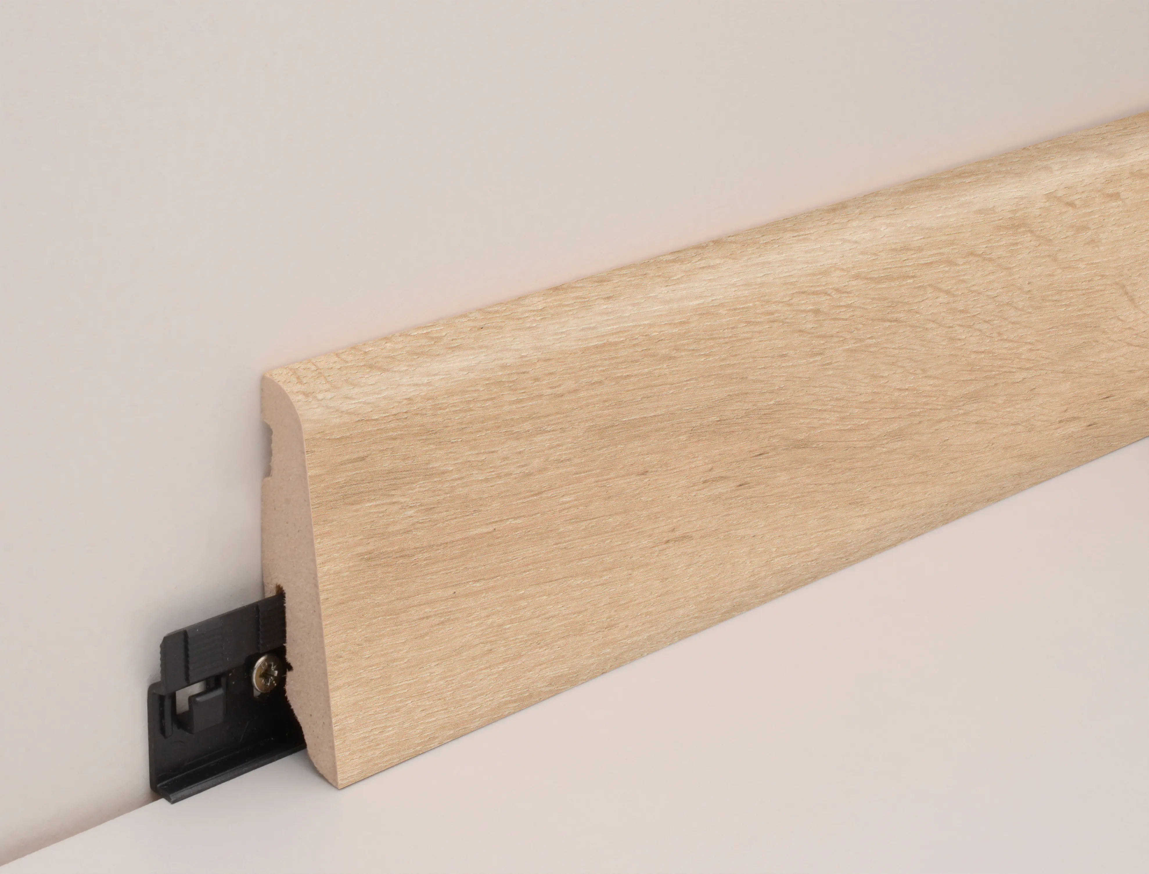 Neuhofer Fußleiste 240 cm x 58 x 18 mm Eiche Burnell