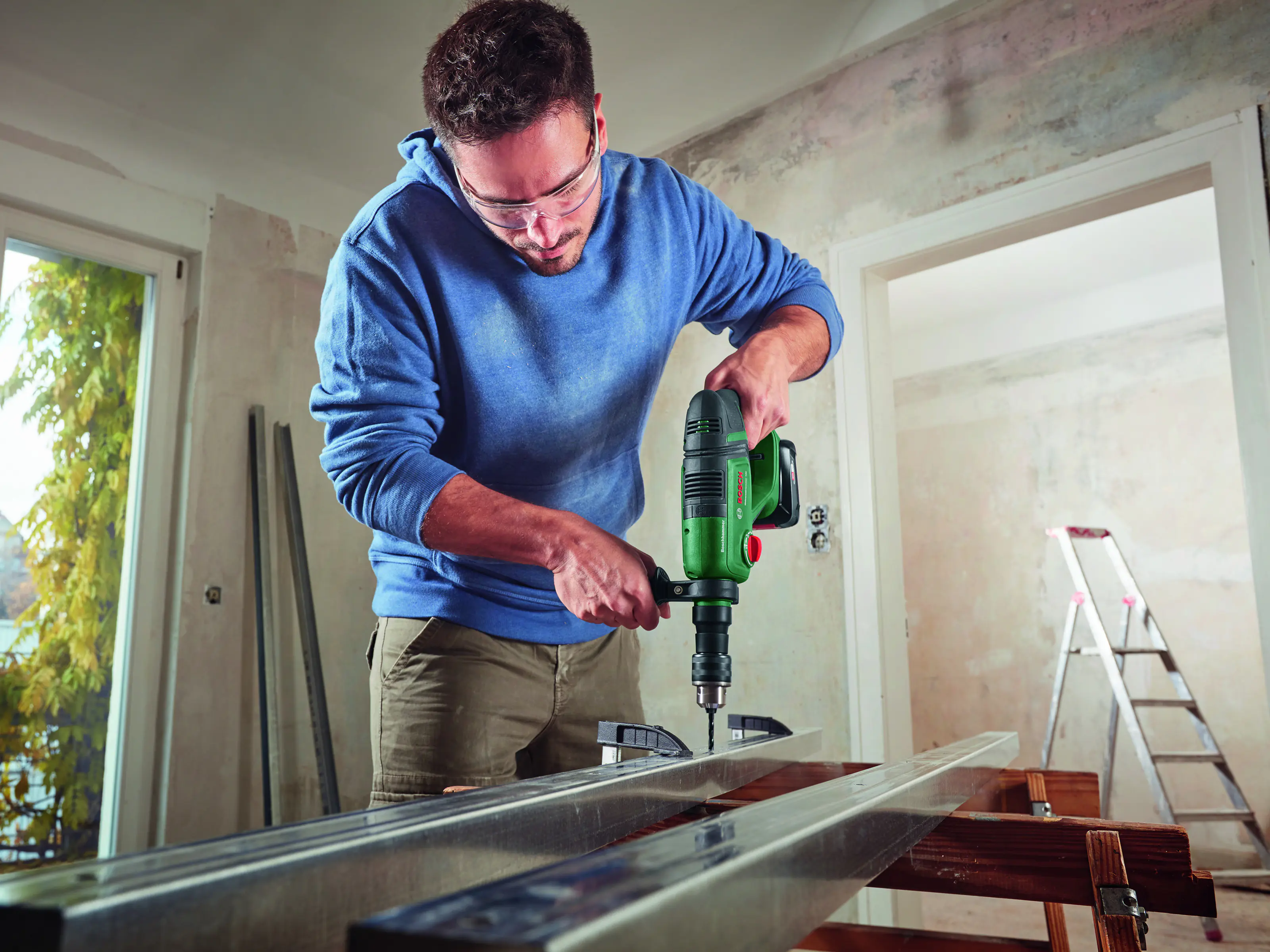 Bosch Akku-Bohrhammer UniversalHammer 18V ohne Akku und Ladegerät Bosch Akku-Bohrhammer UniversalHammer 18V ohne Akku und Ladegerät