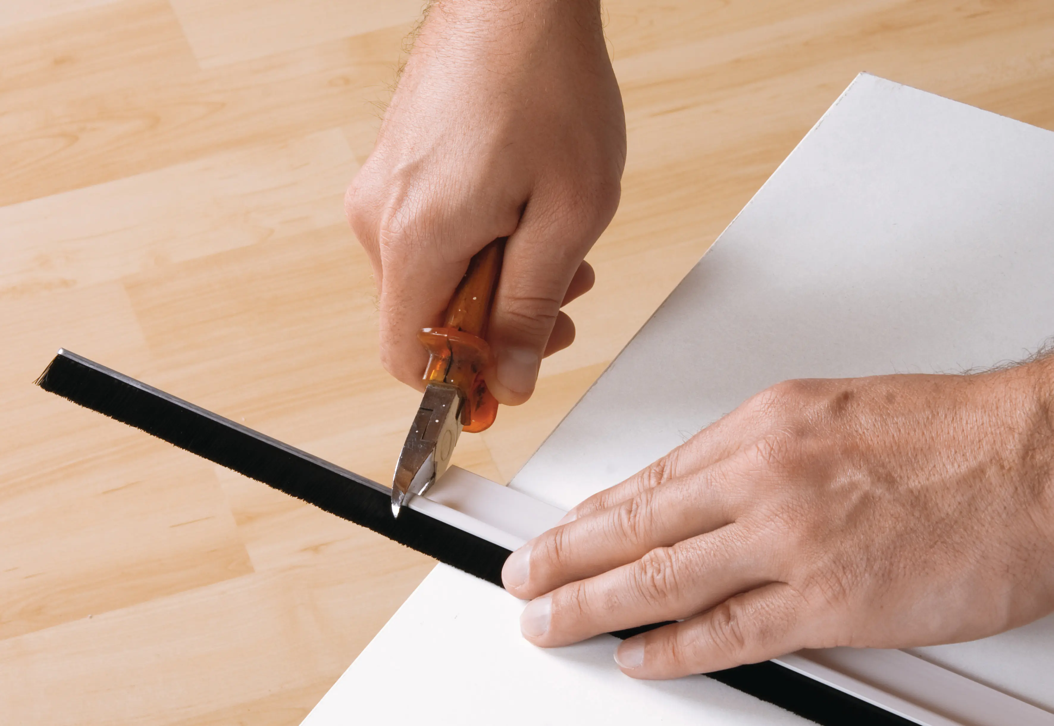 tesa Moll Türdichtschiene weiß, für Spalten bis 12 mm