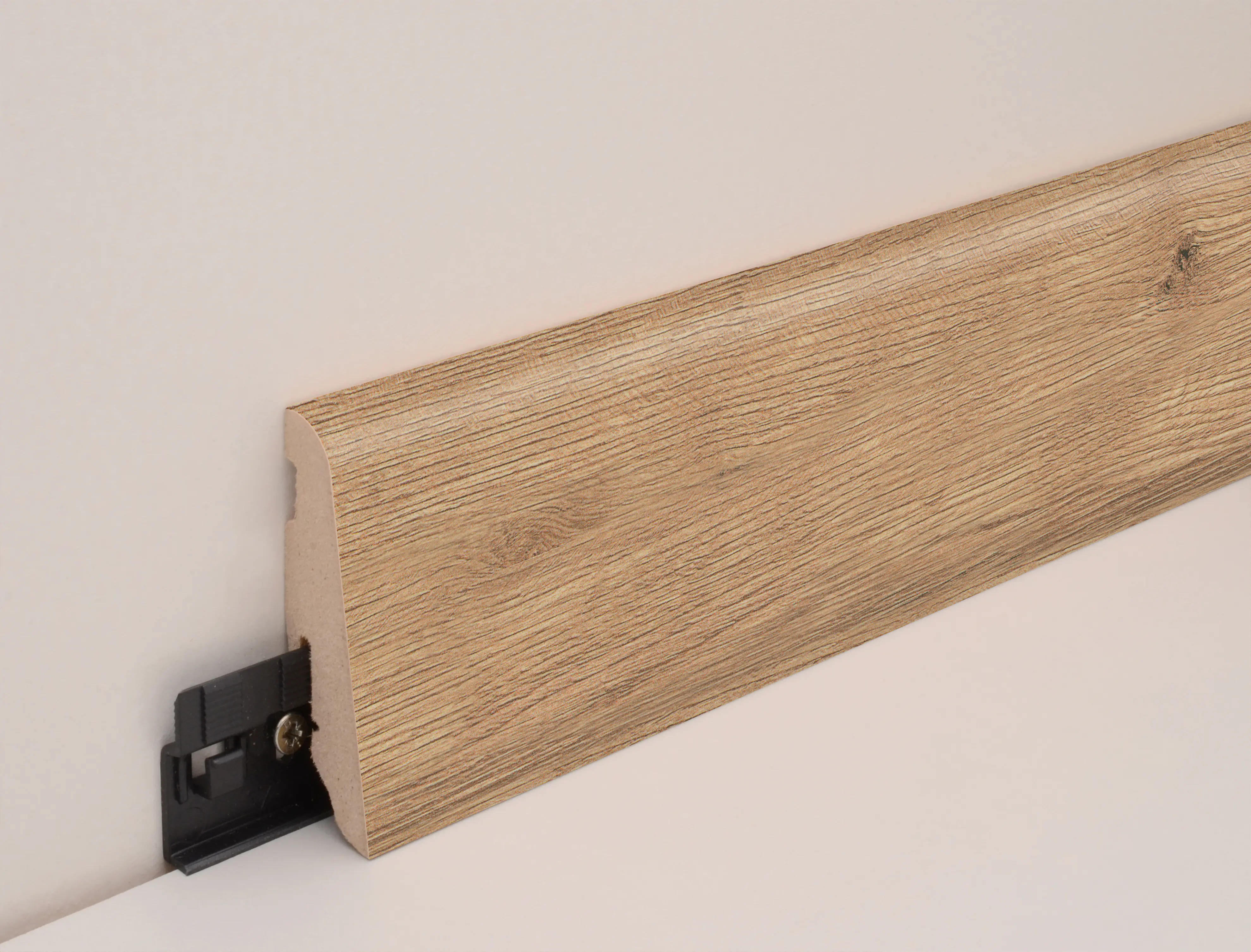 Neuhofer Fußleiste 240 cm x 58 x 18 mm Eiche Dorset