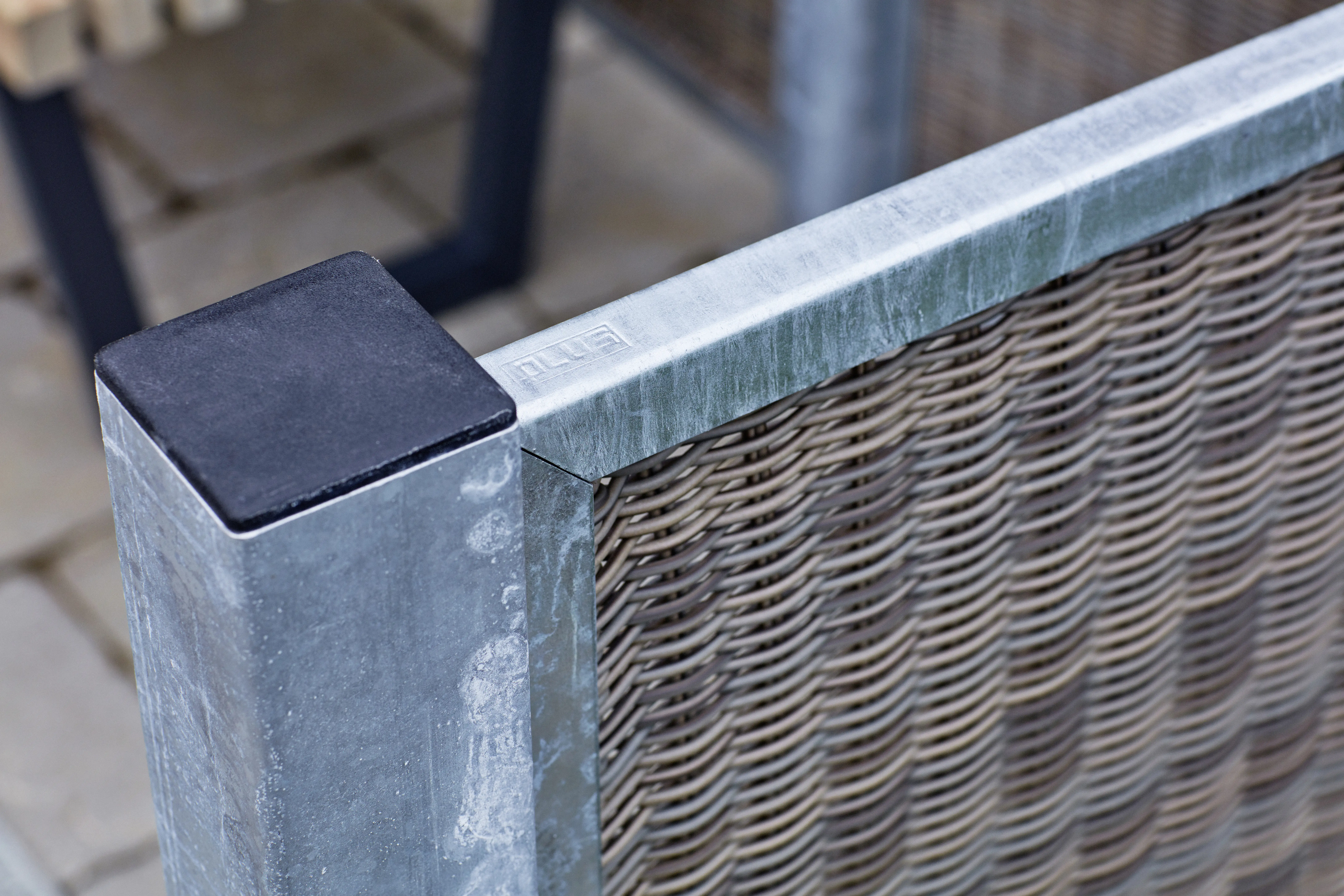 Plus AS Stahlpfosten feuerverzinkt 8 x 8 x 96 cm mit Fuss