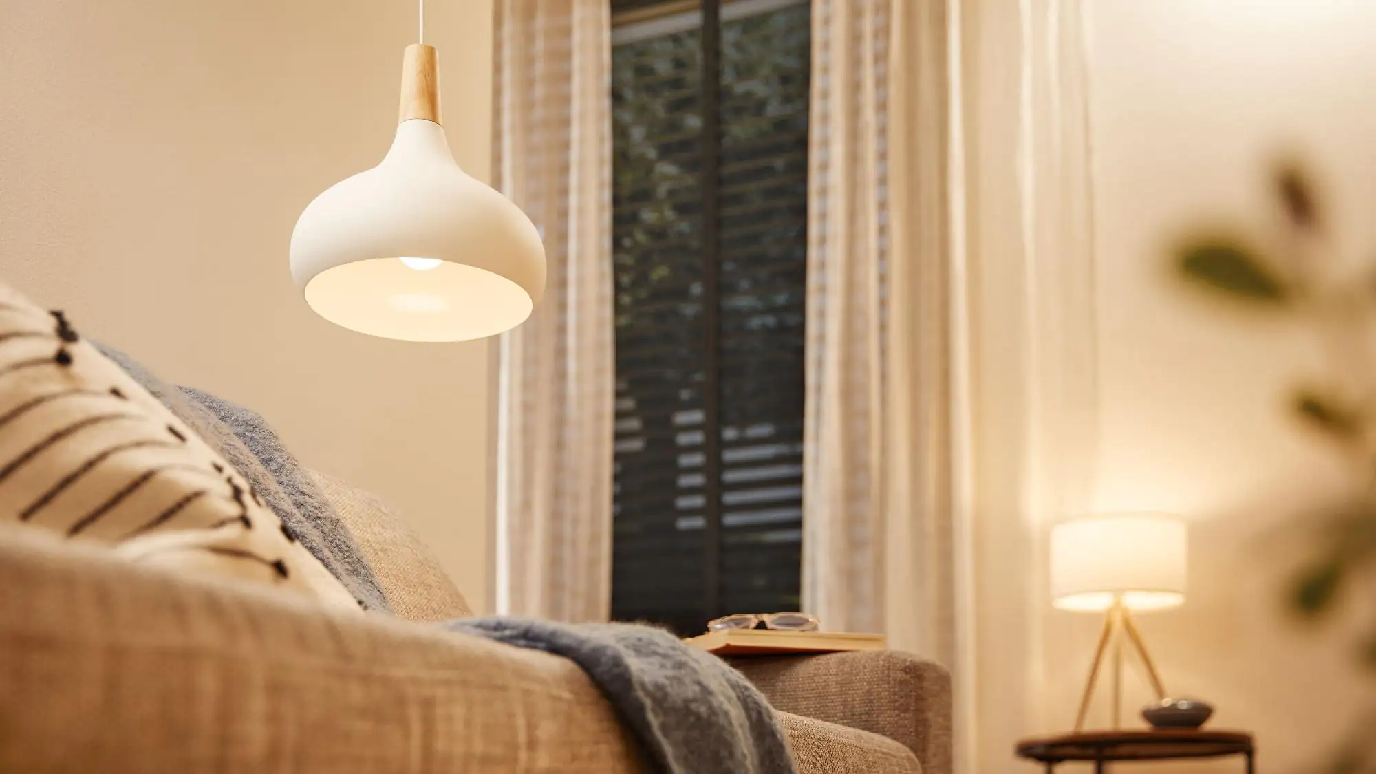 Philips Smart LED Leuchtmittel Tunable White A60 E27 Birnenform 8 W Philips Smart LED Leuchtmittel Tunable White A60 E27 Birnenform 8 W