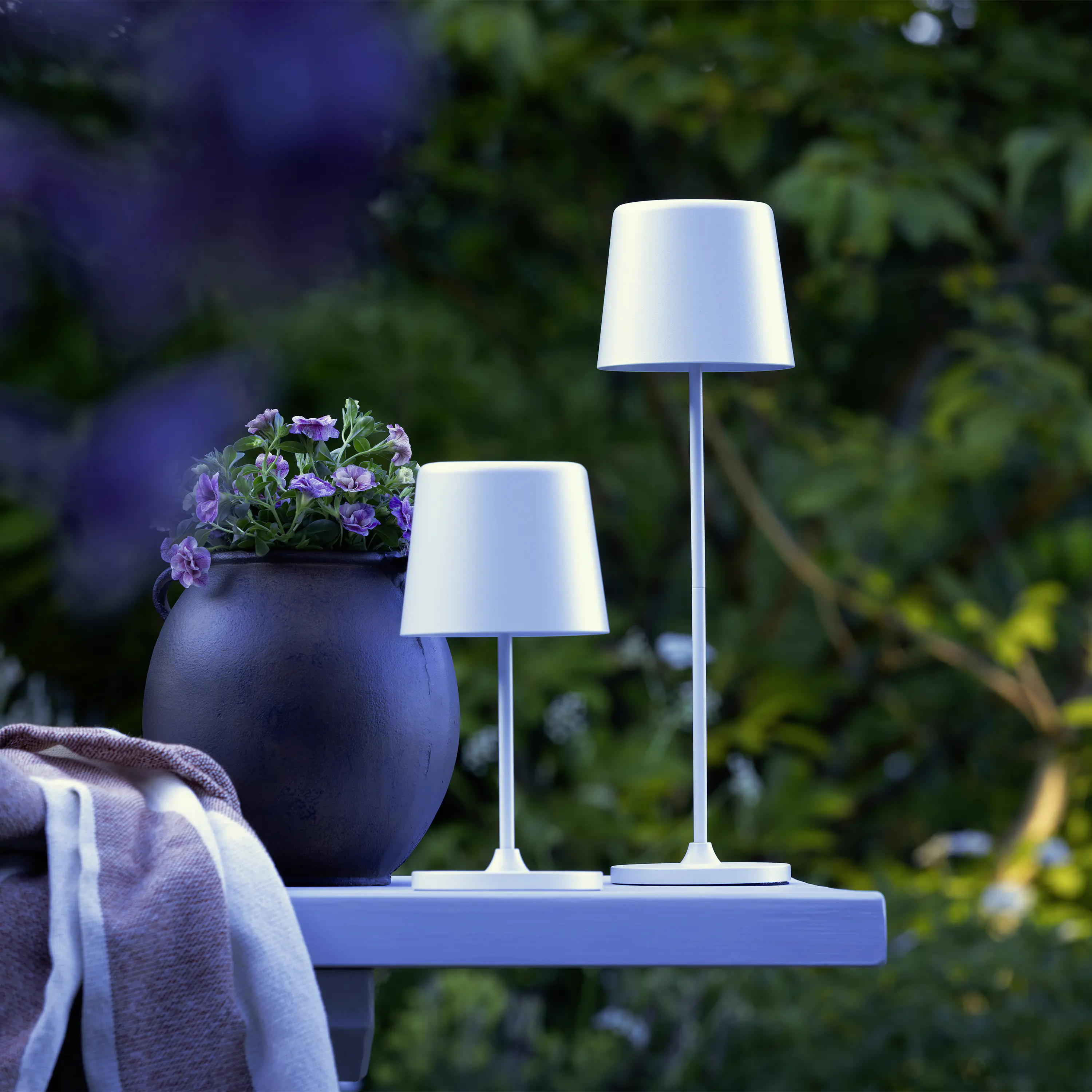 Brilliant LED Akku-Tischlampe Kaami 37 cm dimmbar USB-Kabel weiß warmweiß