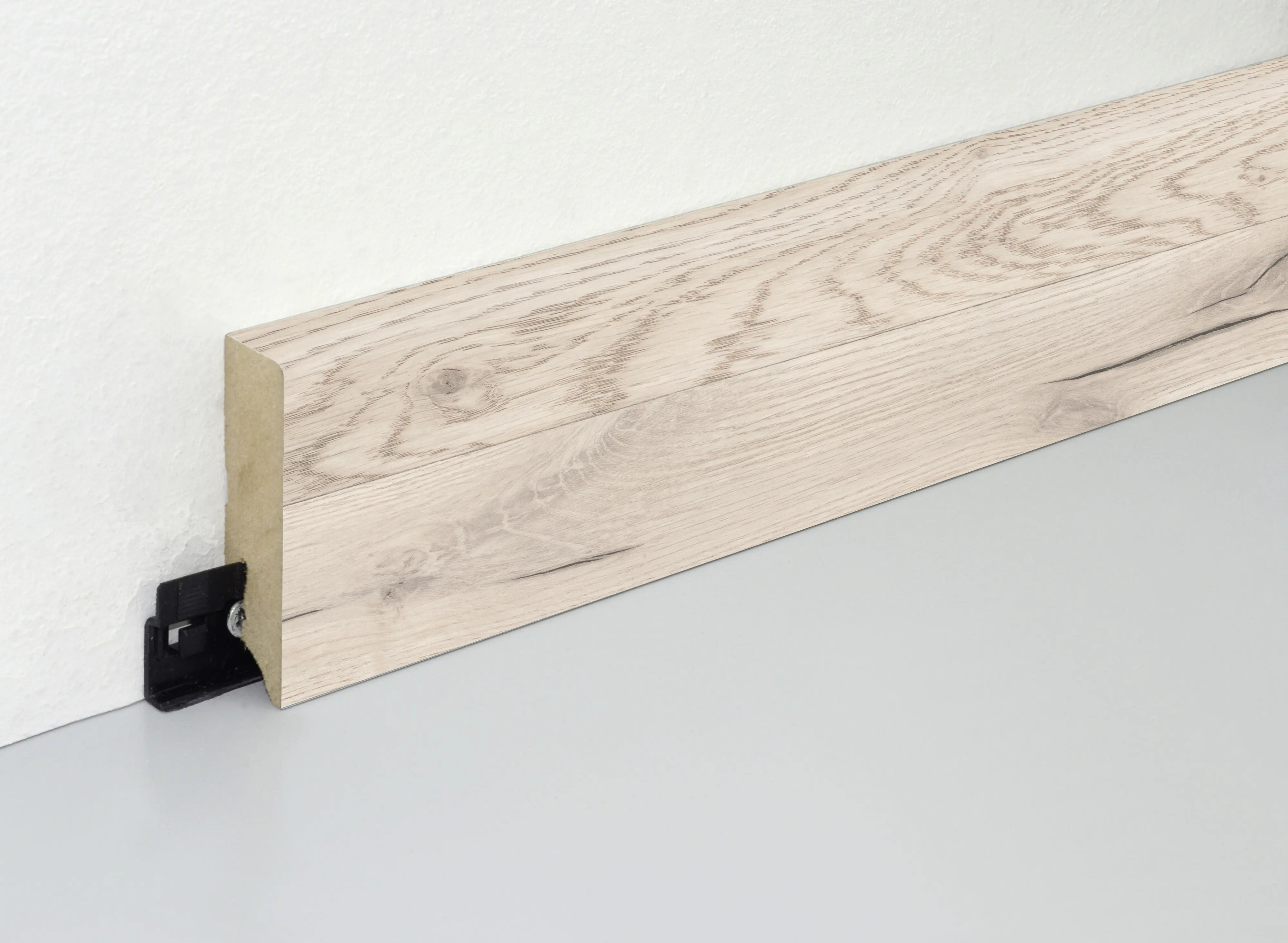 Neuhofer Fußleiste 240 cm 70 x 19 mm Eiche hell Neuhofer Fußleiste 240 cm 70 x 19 mm Eiche hell