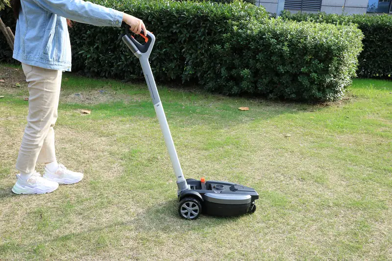 Yard Force Akku Einhandmäher iFlex 12 V / 4 Ah + 4 Ah Akku Yard Force Akku Einhandmäher iFlex 12 V / 4 Ah + 4 Ah Akku