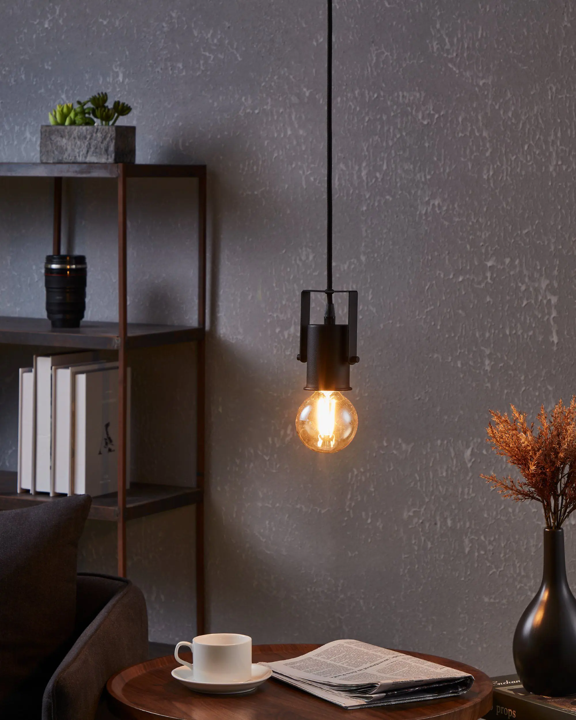 Eglo Pendelleuchte Calari schwarz, 9,5 x 6,5 x 150 cm E27 Eglo Pendelleuchte Calari schwarz, 9,5 x 6,5 x 150 cm E27