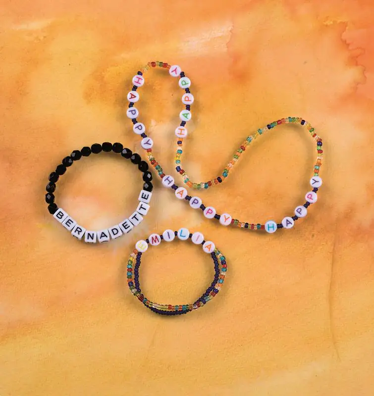 Glorex Kunststoff-Scheiben mit Buchstaben 5 x 2 mm mit Loch, 50 g, farbig