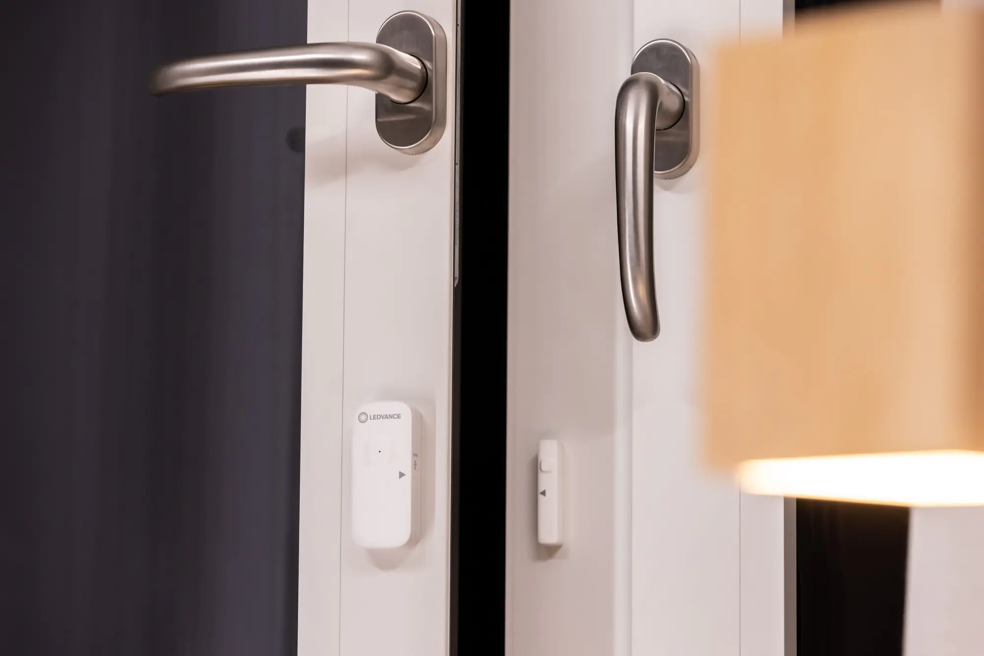 Ledvance Smart+ WiFi Kontakt-Sensor für Türen und Fenster Ledvance Smart+ WiFi Kontakt-Sensor für Türen und Fenster