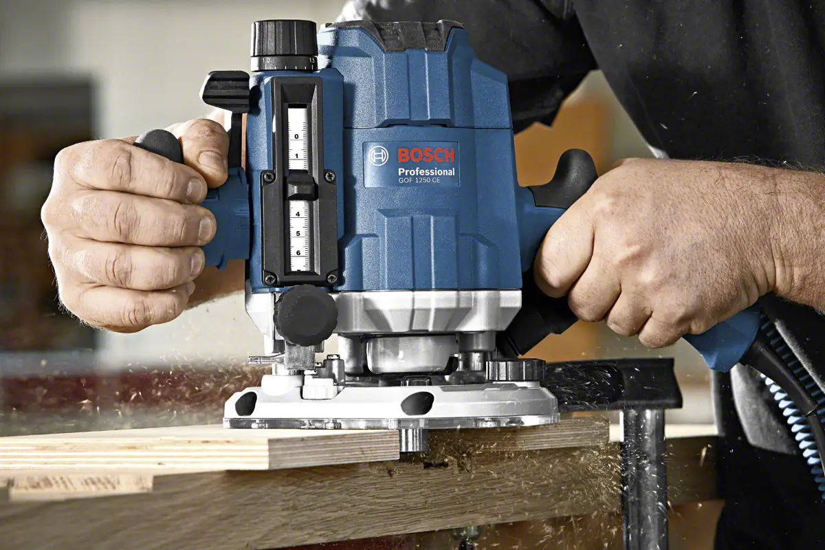 Bosch Professional Präzisions-Oberfräse GOF 1250 CE  Bosch Professional Präzisions-Oberfräse GOF 1250 CE