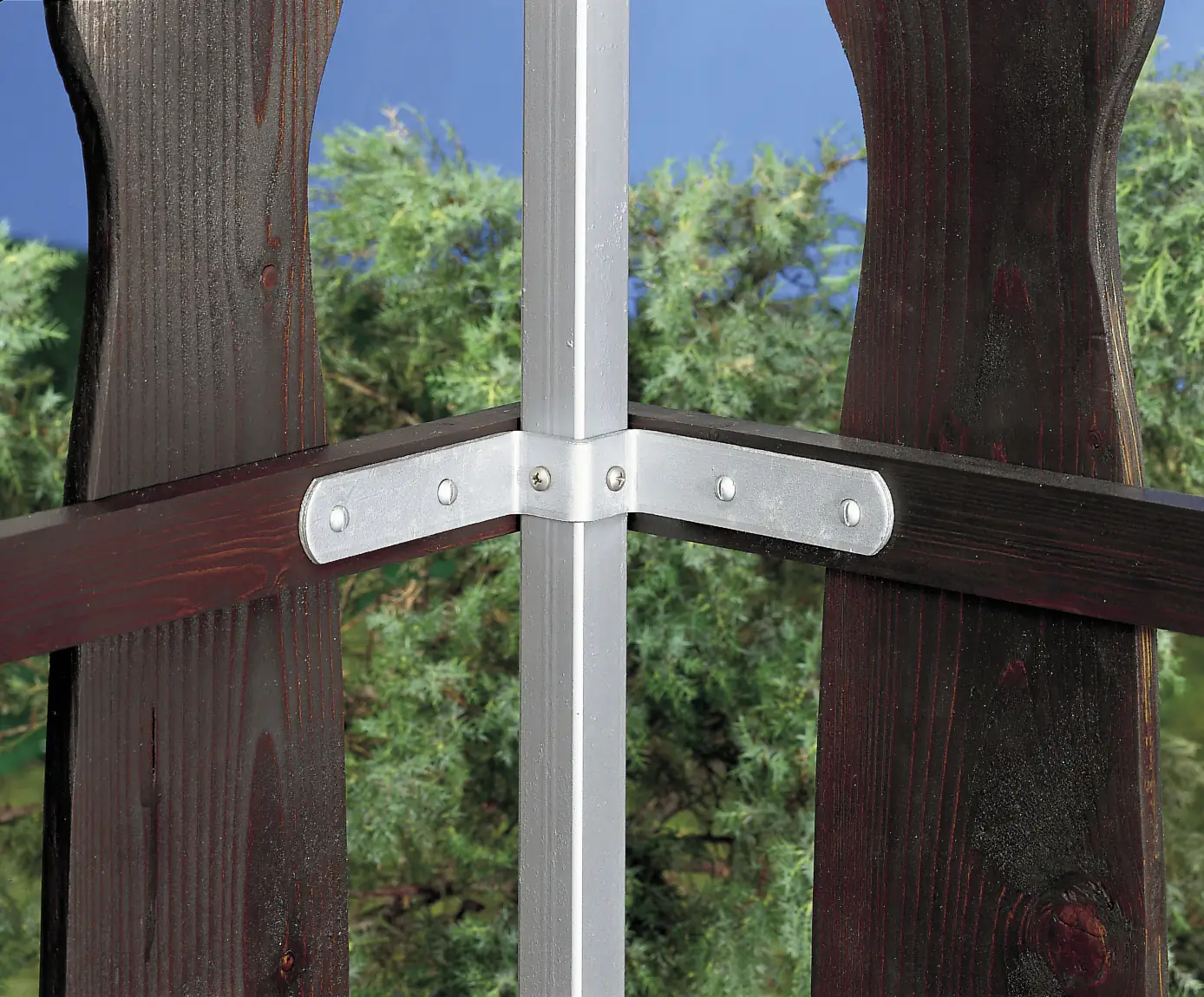 Alberts Befestigungslasche 11,9 cm für Universalpfosten 3x3 feuerverzinkt