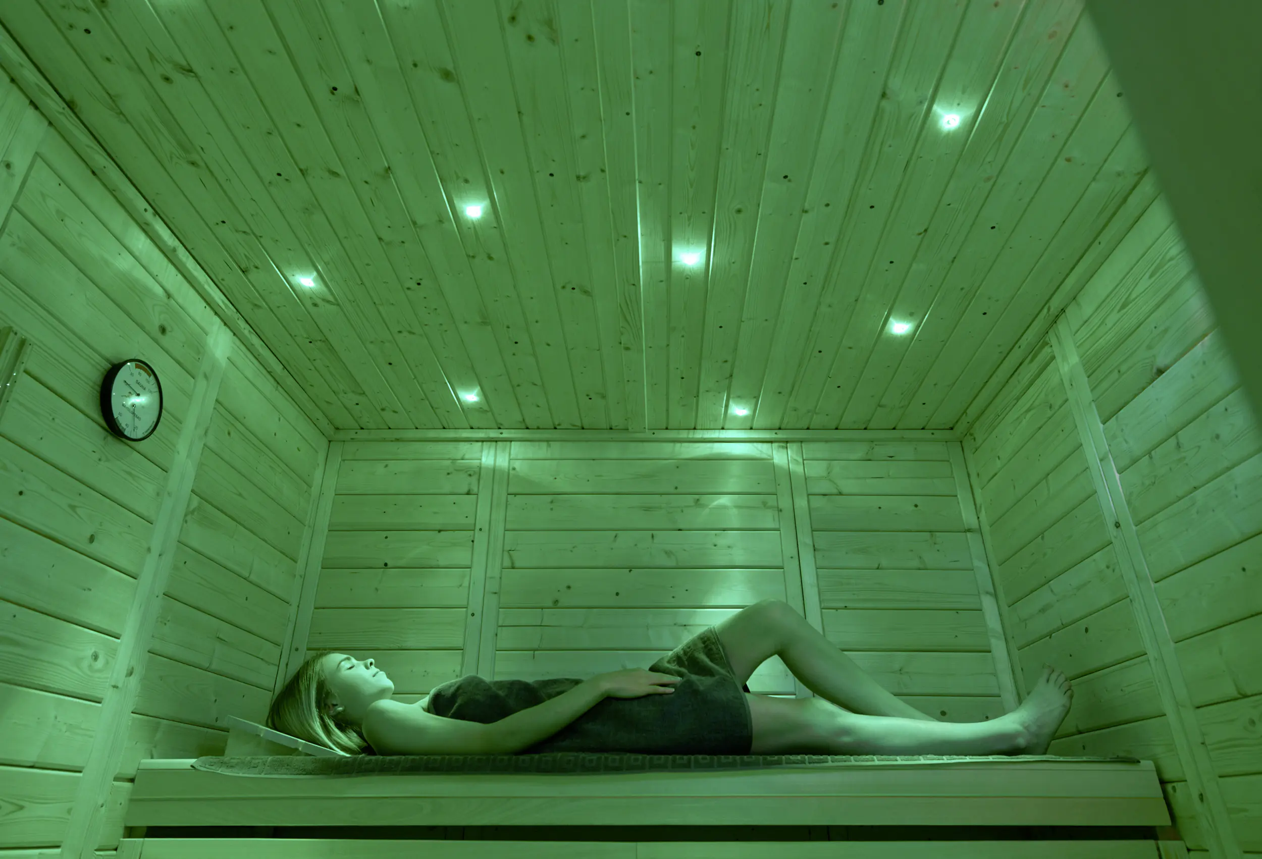 Weka Massivholz-Elementsauna Kemi Panorama 3, OS Ofen, 2 Fenstern und Saunaofen