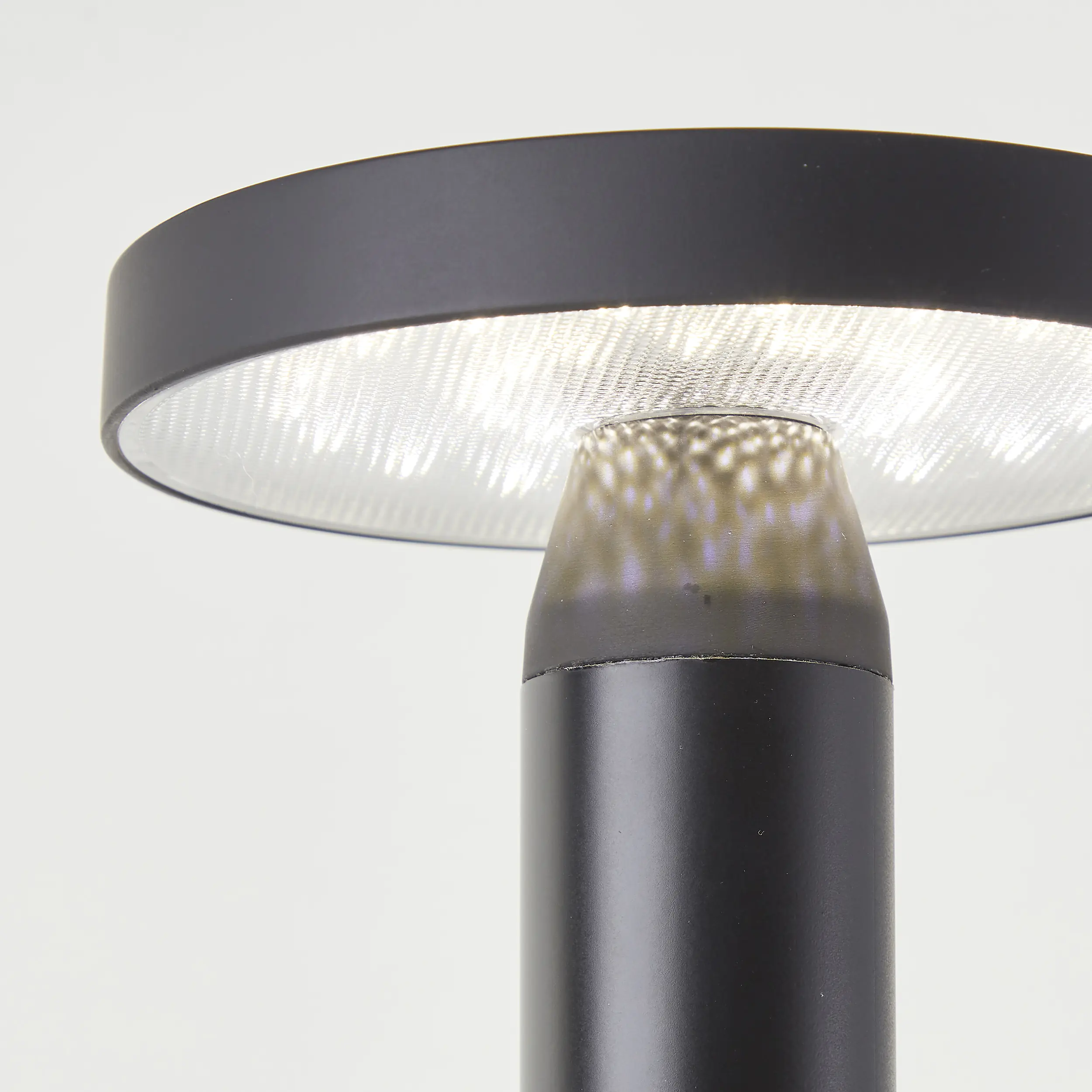 Brilliant Solar-Außentischleuchte Magua 2W neutralweiß