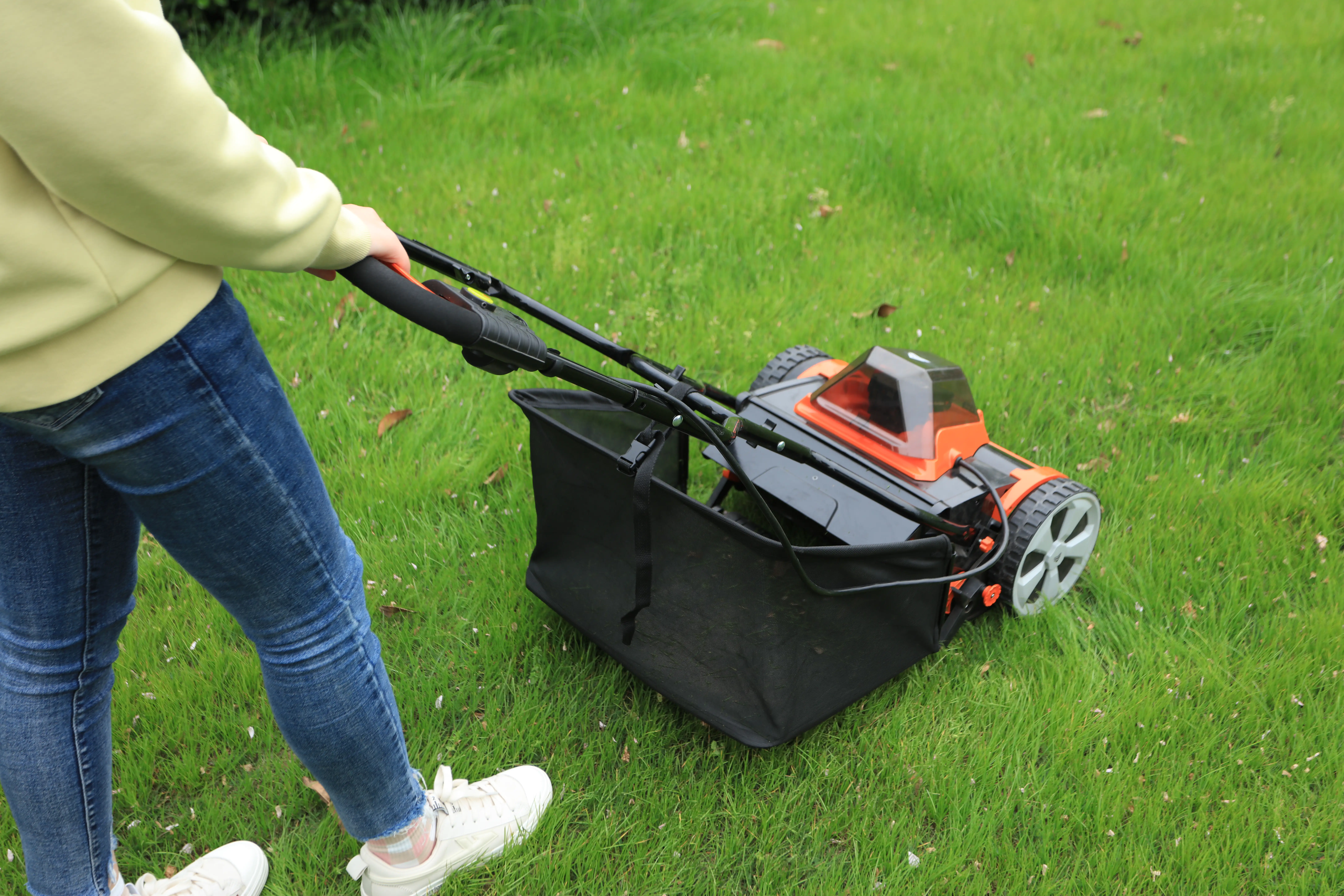 4333692958219_8 Yard Force Akku-Spindelmäher LM C38 20 V , 38 cm Schnittbreite