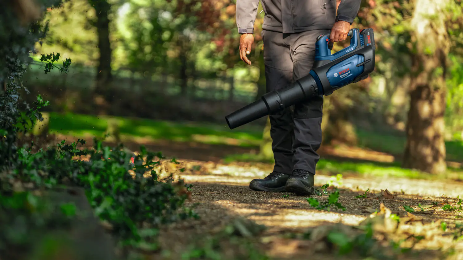 Bosch Professional Akku-Laubbläser GBL 18V-800 Solo